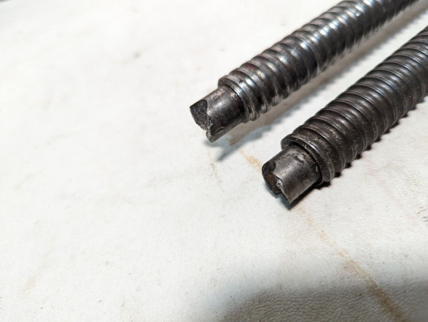 Lot of 4 feed screws, 3x 32 inches, 1x 36 inches long, plus some extras