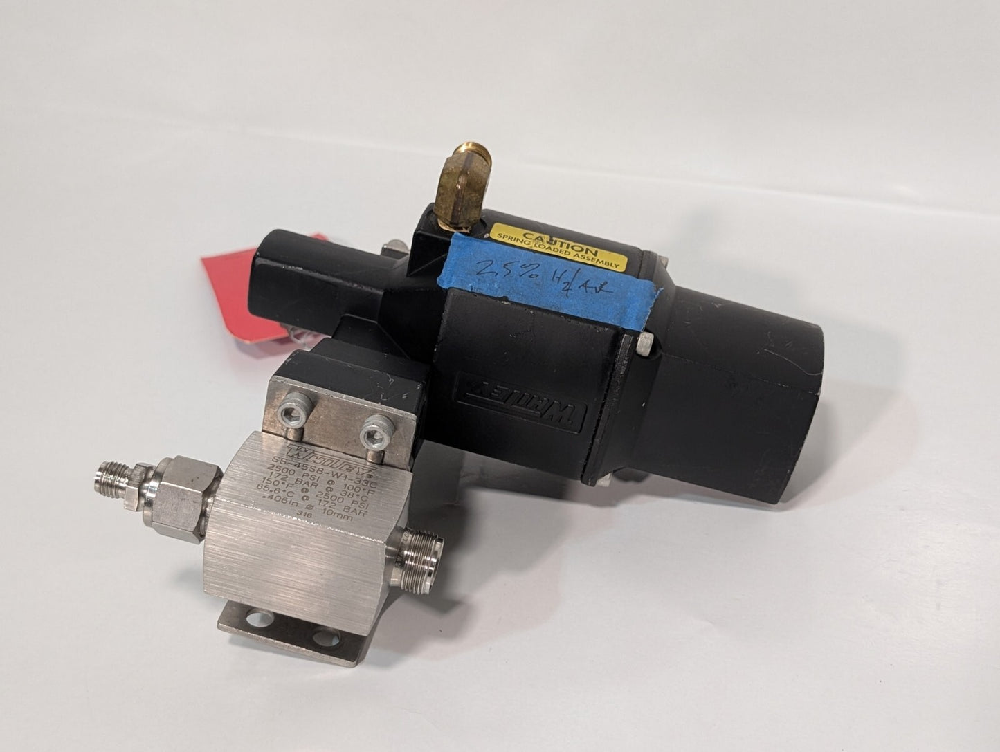 Whitey 133 SR Spring Return Pneumatic Actuator w/ SS-45S8-W1-33C Ball Valve