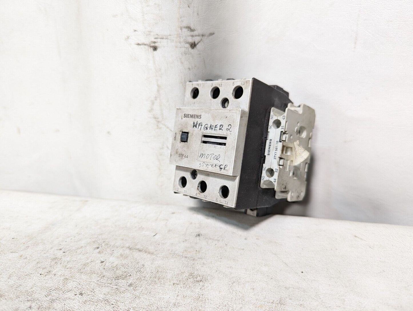 Siemens 3TF44 motor starter, 3TF4422-0A, 115-690VAC, 31HP max