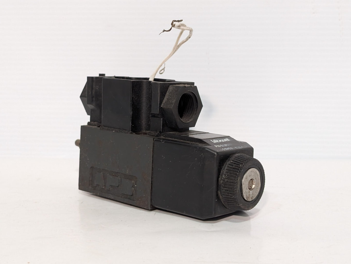 Vickers 508169 Solenoid Valve Coil on (Unidentifiable) APB Solenoid Valve