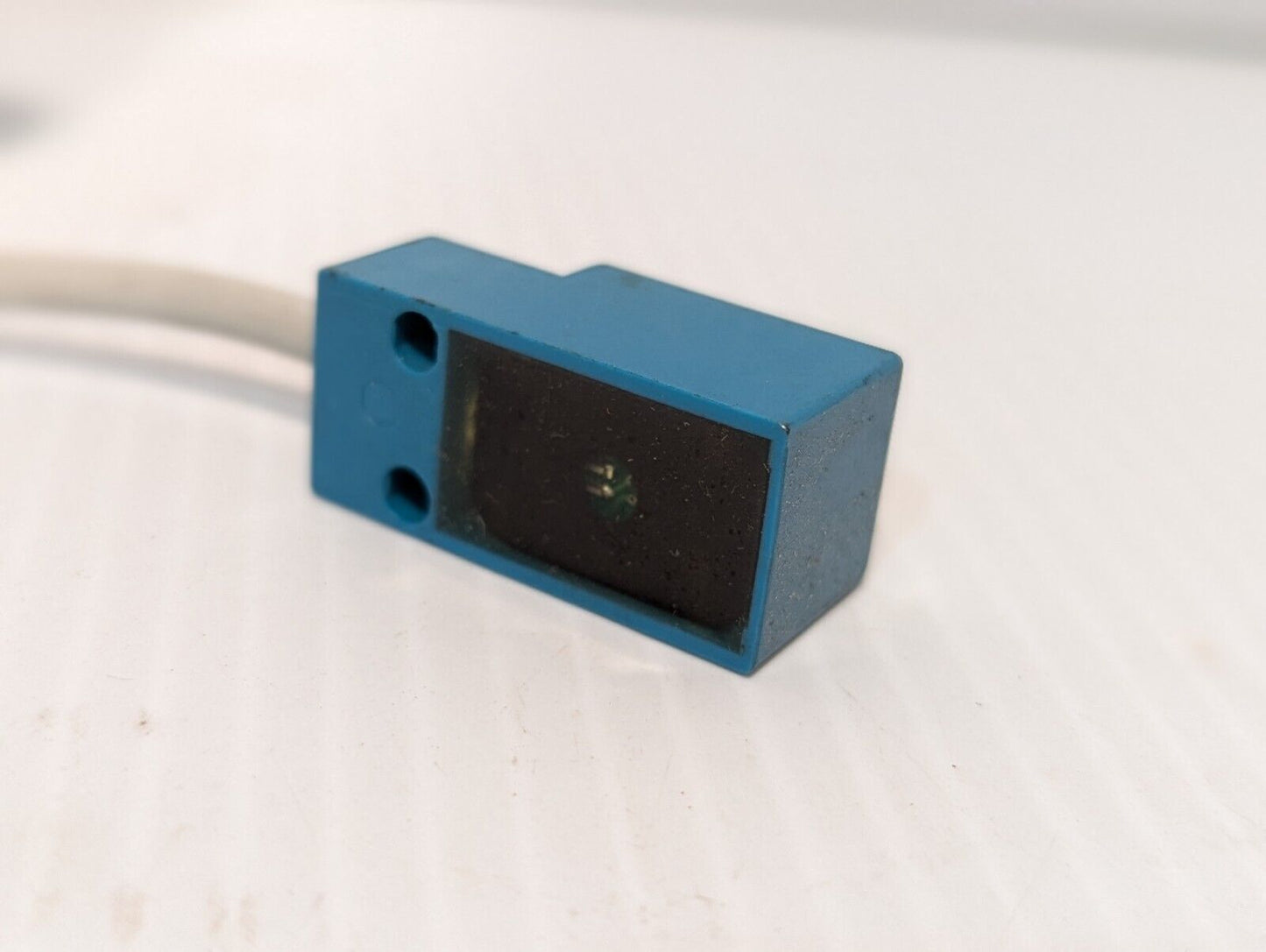 Yamatake FL2-4E6QS-L5 Proximity Switch Sensor 0732Uf, 10-30VDC -Free Shipping