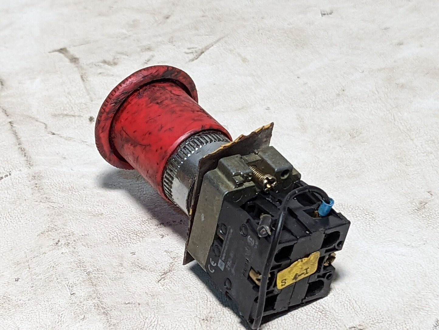 Telemecanique ZB2-BE102 red pushbutton switch