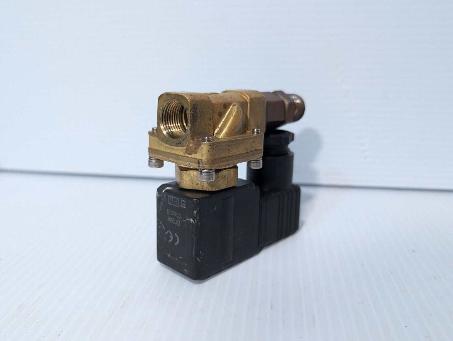 SMC VXD2130-03F-5D1 Solenoid Control Valve - Free Returns