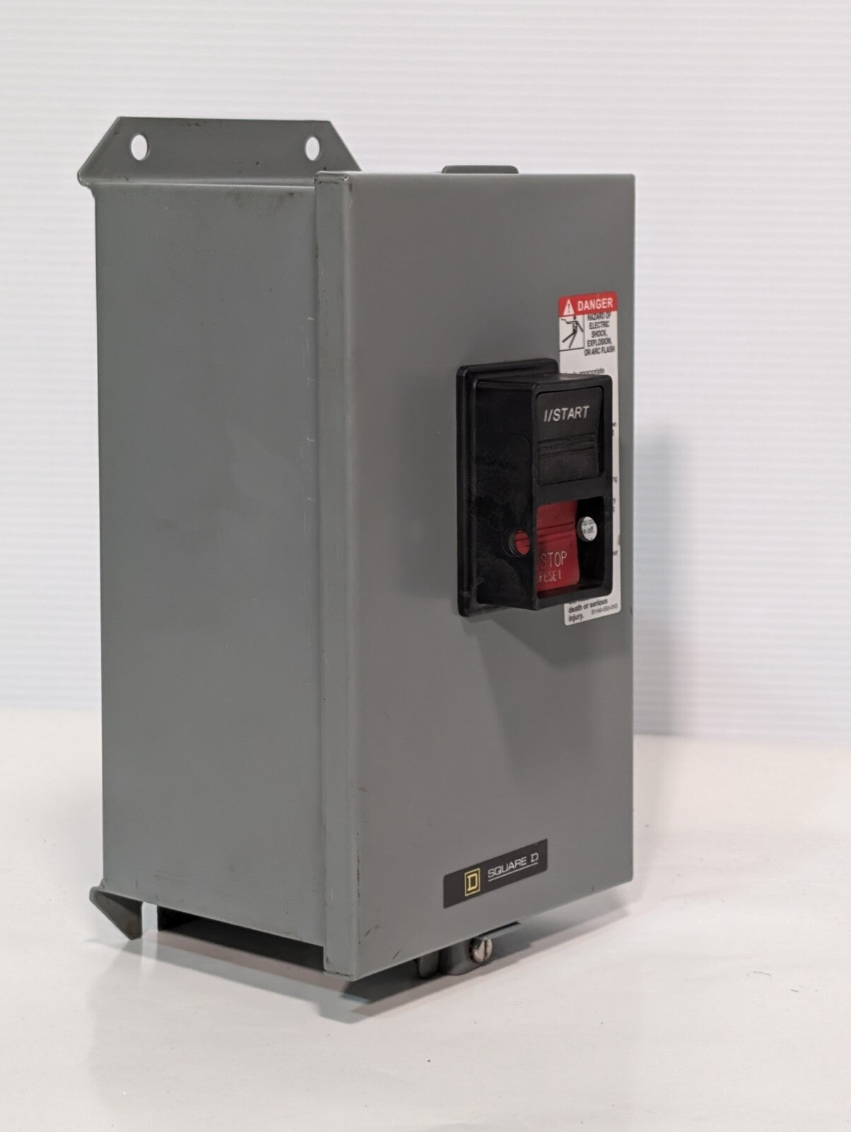 Square D 2510 MCA3 Manual Motor Starter in Enclosure, Non-Reversing, 27A, 3 Pole