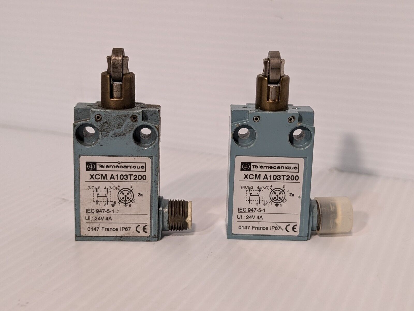 Telemecanique XCM-A103T200 Roller Plunger Limit Switch, 4A, 24VAC as pictured