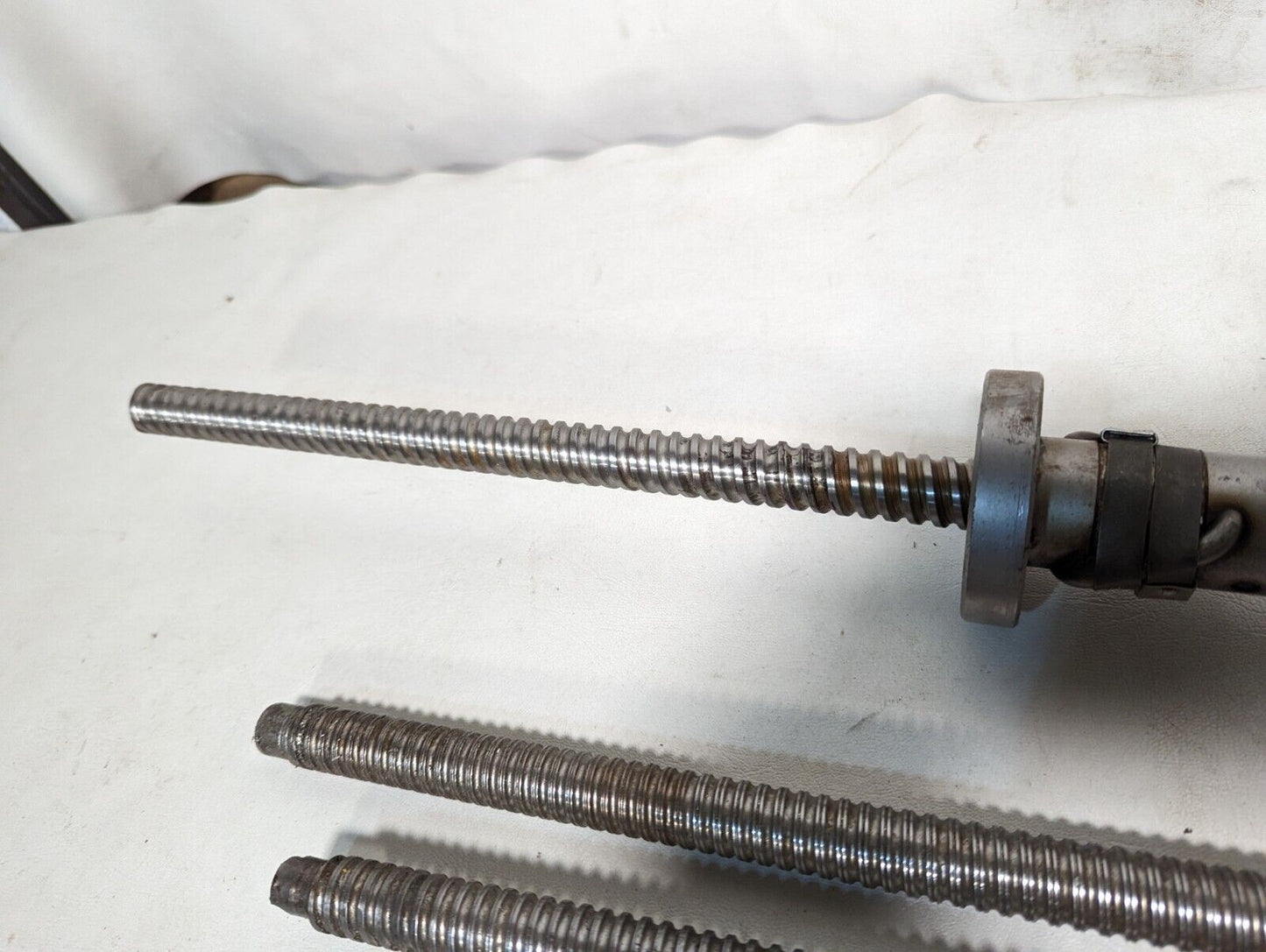 Lot of 4 feed screws, 3x 32 inches, 1x 36 inches long, plus some extras