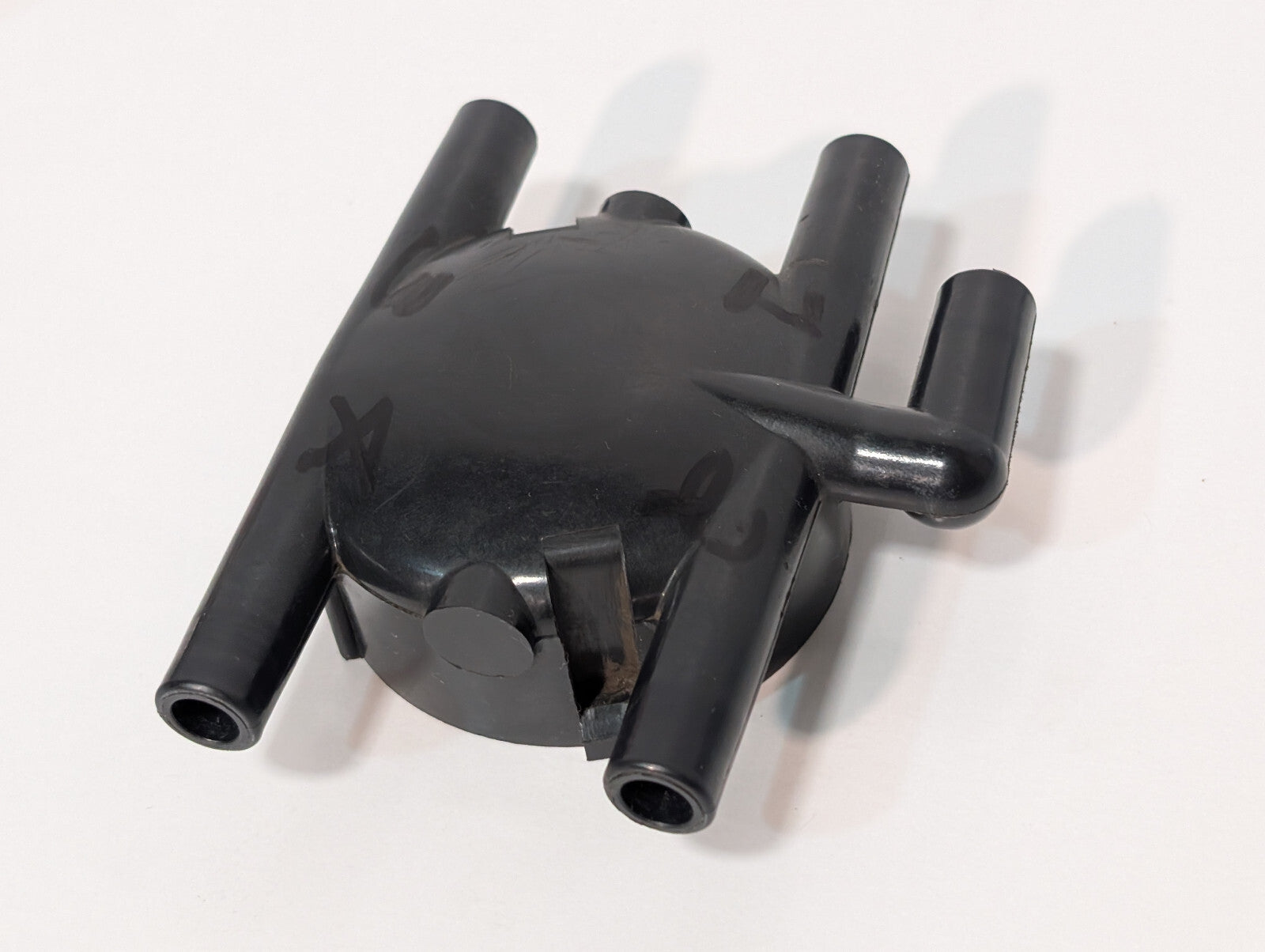 Standard Automotive Parts AL-147 Distributor Cap, (2) Champion UD16 Spark Plugs