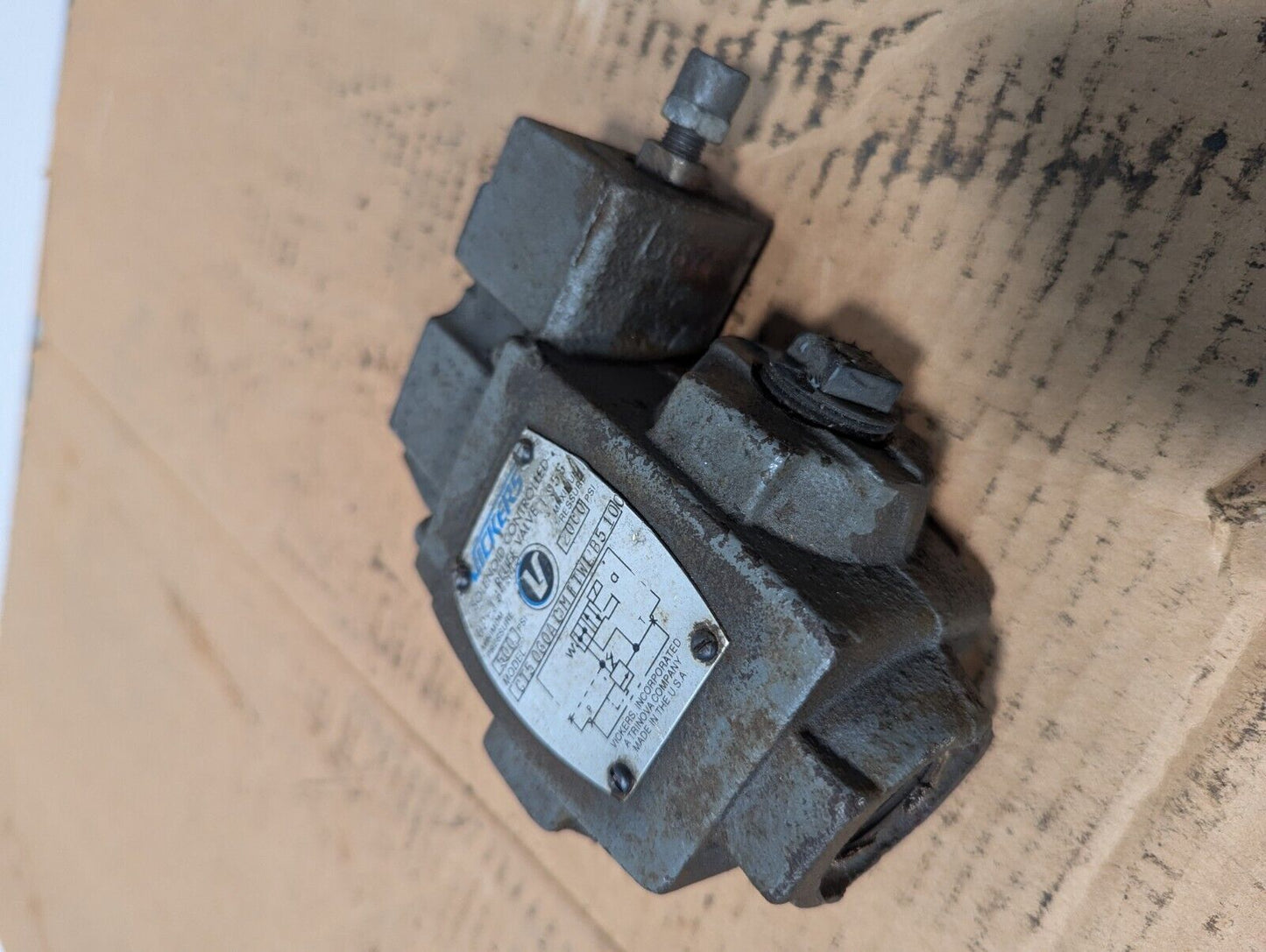 Vickers CT5060ACMFTWLB5100 Pressure Relief Valve, 500-2000 PSI - Free Shipping