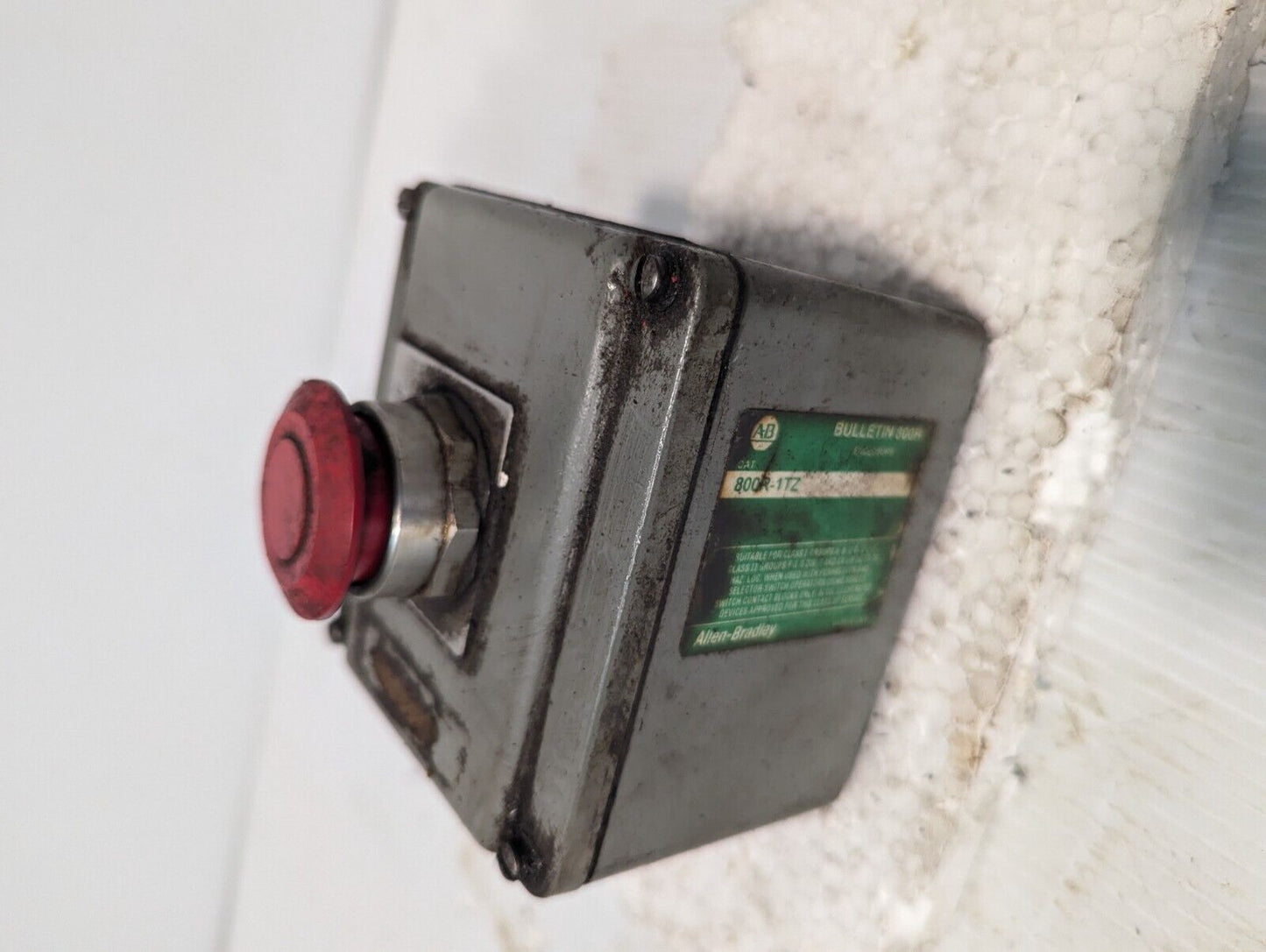 ALLEN BRADLEY 800R-1TZ enclosure with red emergency push button