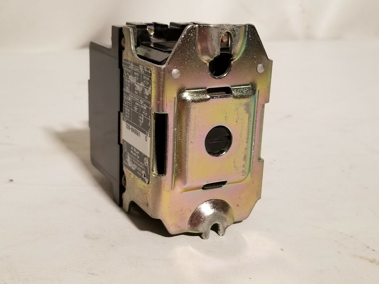 Allen-Bradley 700-N400A1, Series C, Type N, AC Relay 84AB86 coil 110/120VAC