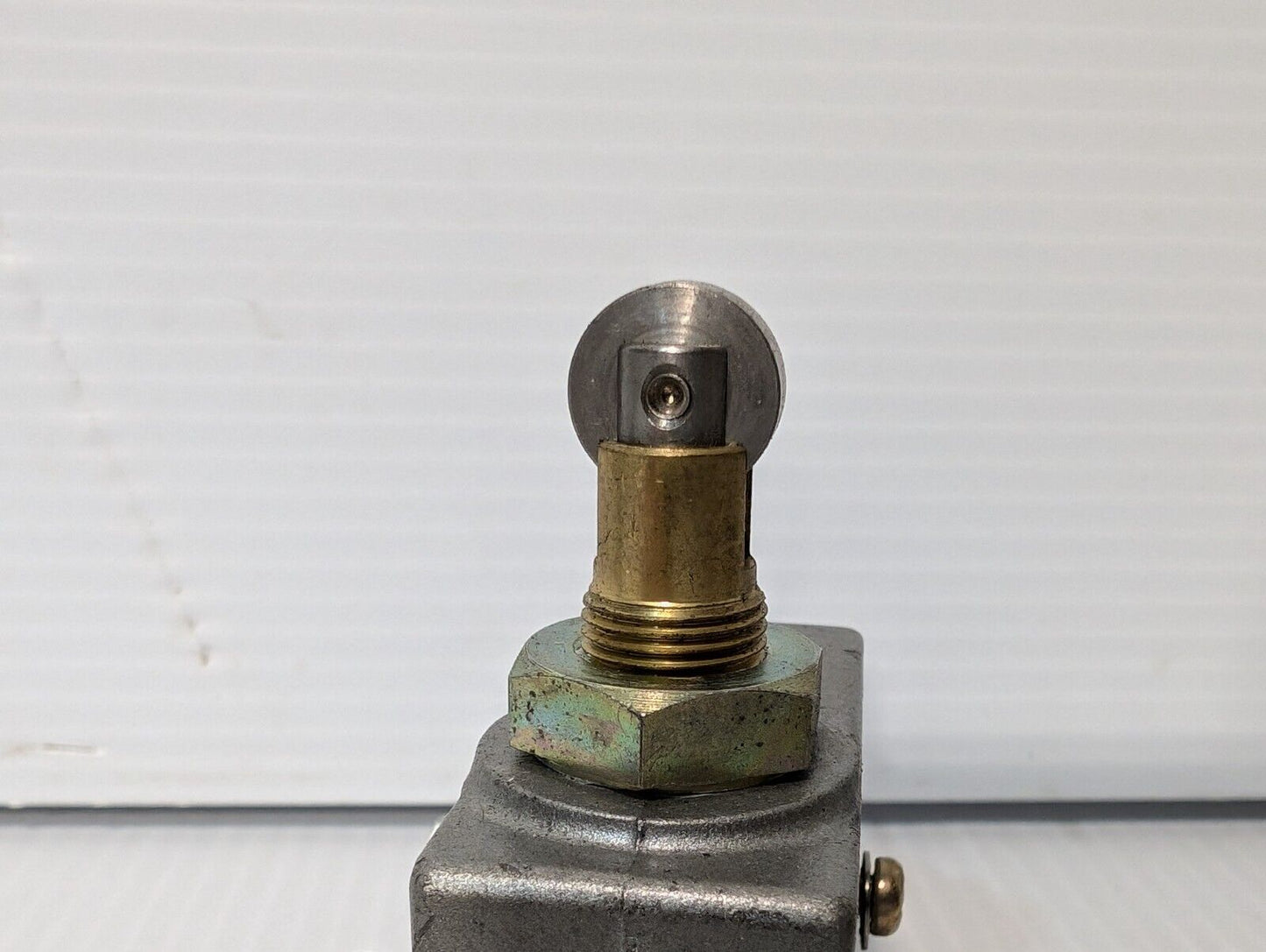 Yamatake Honeywell BZE6-2RQ81-J Micro Switch/Limit Switch - Free Shipping