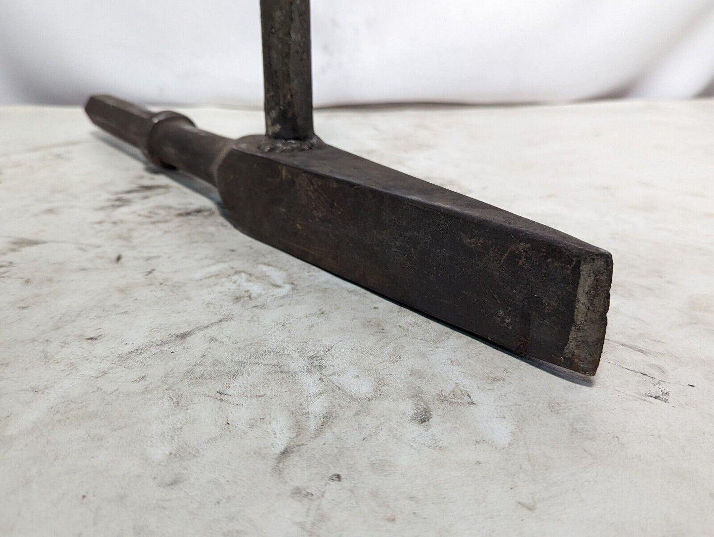 Specialty metal-working chisel w/handle from closing spring manufacturer, 21x14"