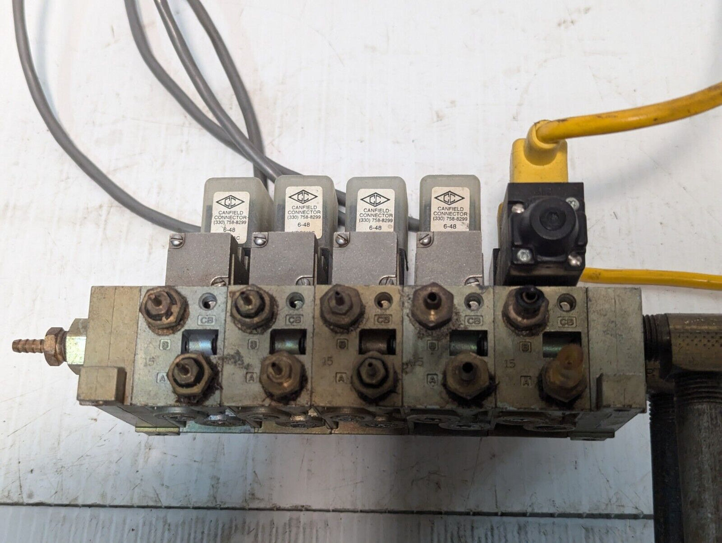 Numatics Valve Assembly w/ (1) 031SA400E, (2) 031SS4002, (2) 031SA4004 &Manifold