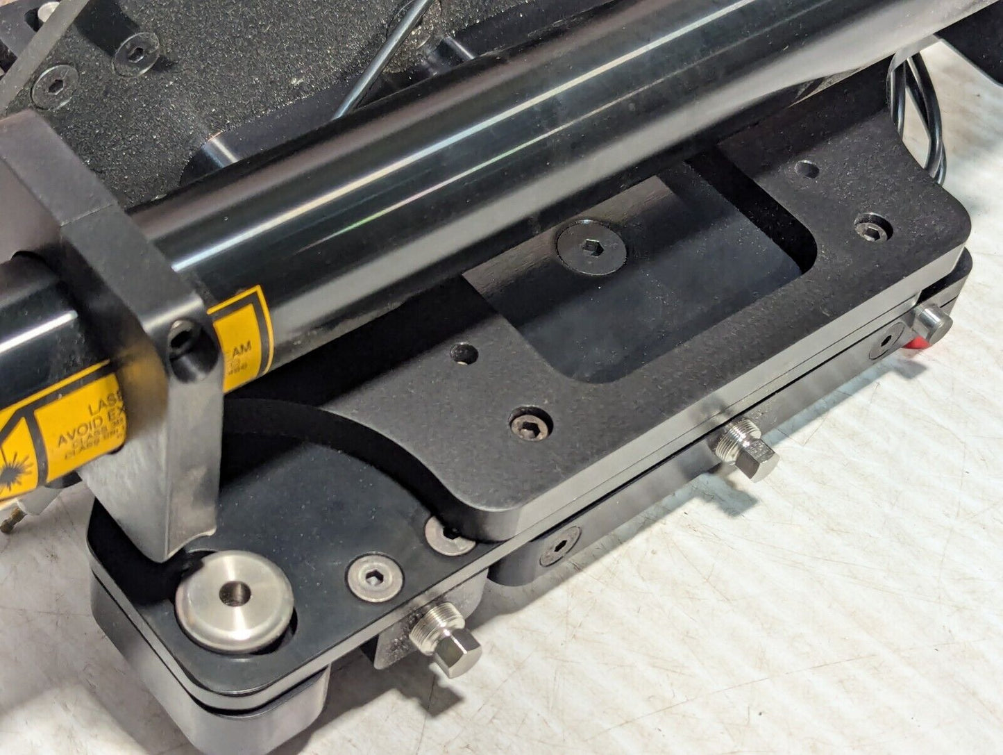 JDS Uniphase 1144P Helium Neon Gas Laser Tube & 14-10059-00 Mount -Free Shipping