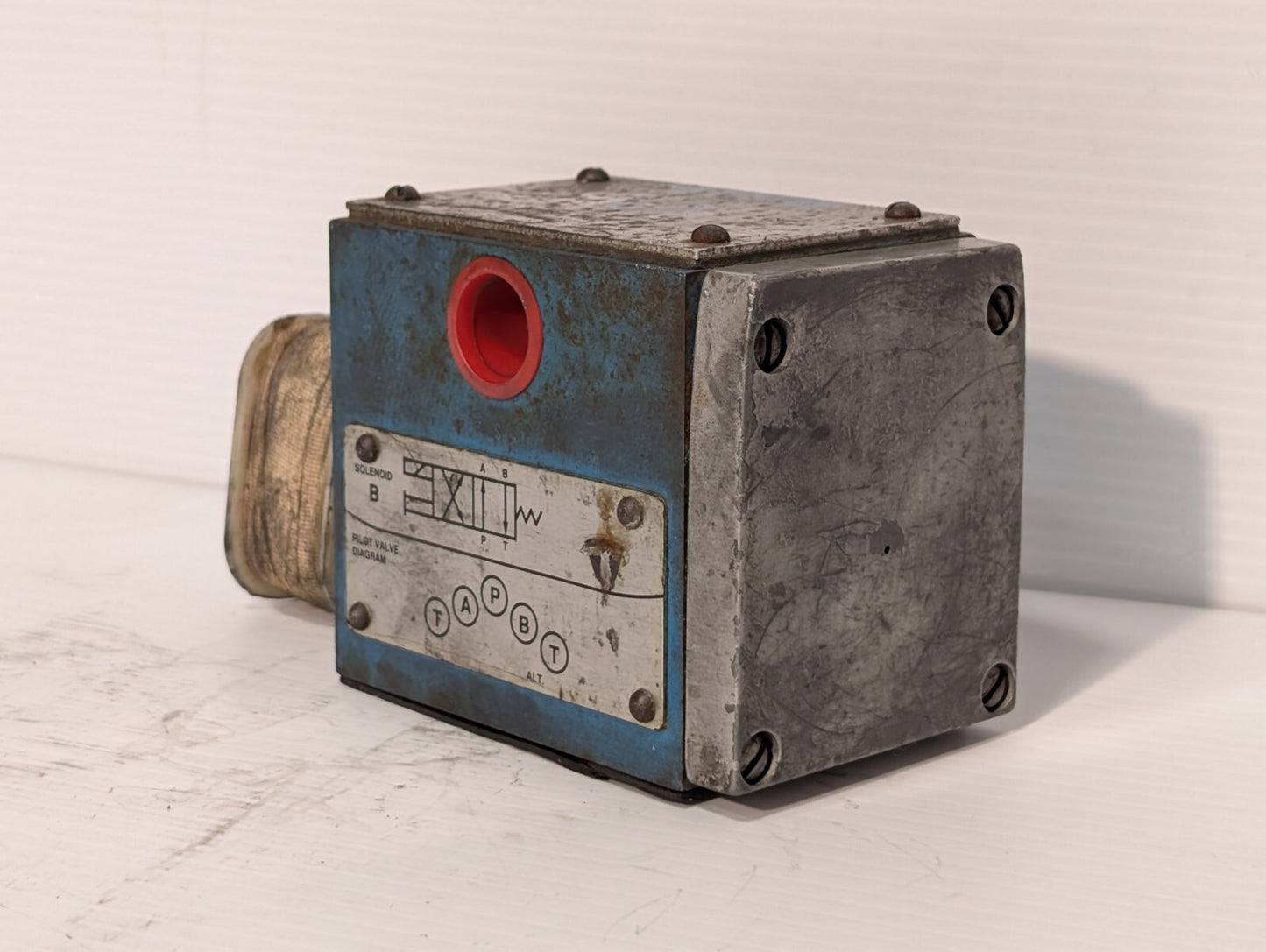 Vickers DG4S4 012A 50 Directional Control Pilot Solenoid Valve Two-Stage