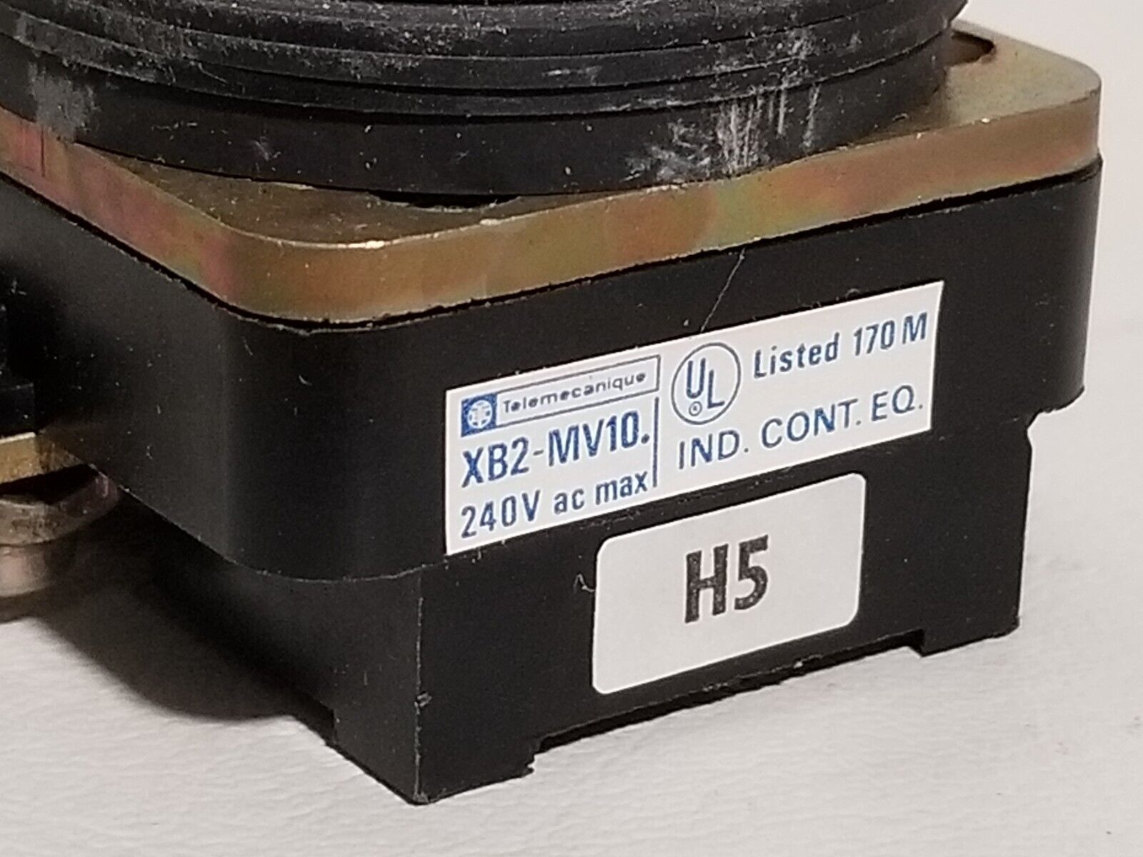 Telemecanique XB2-MV10. 240VAC max, blue pilot light
