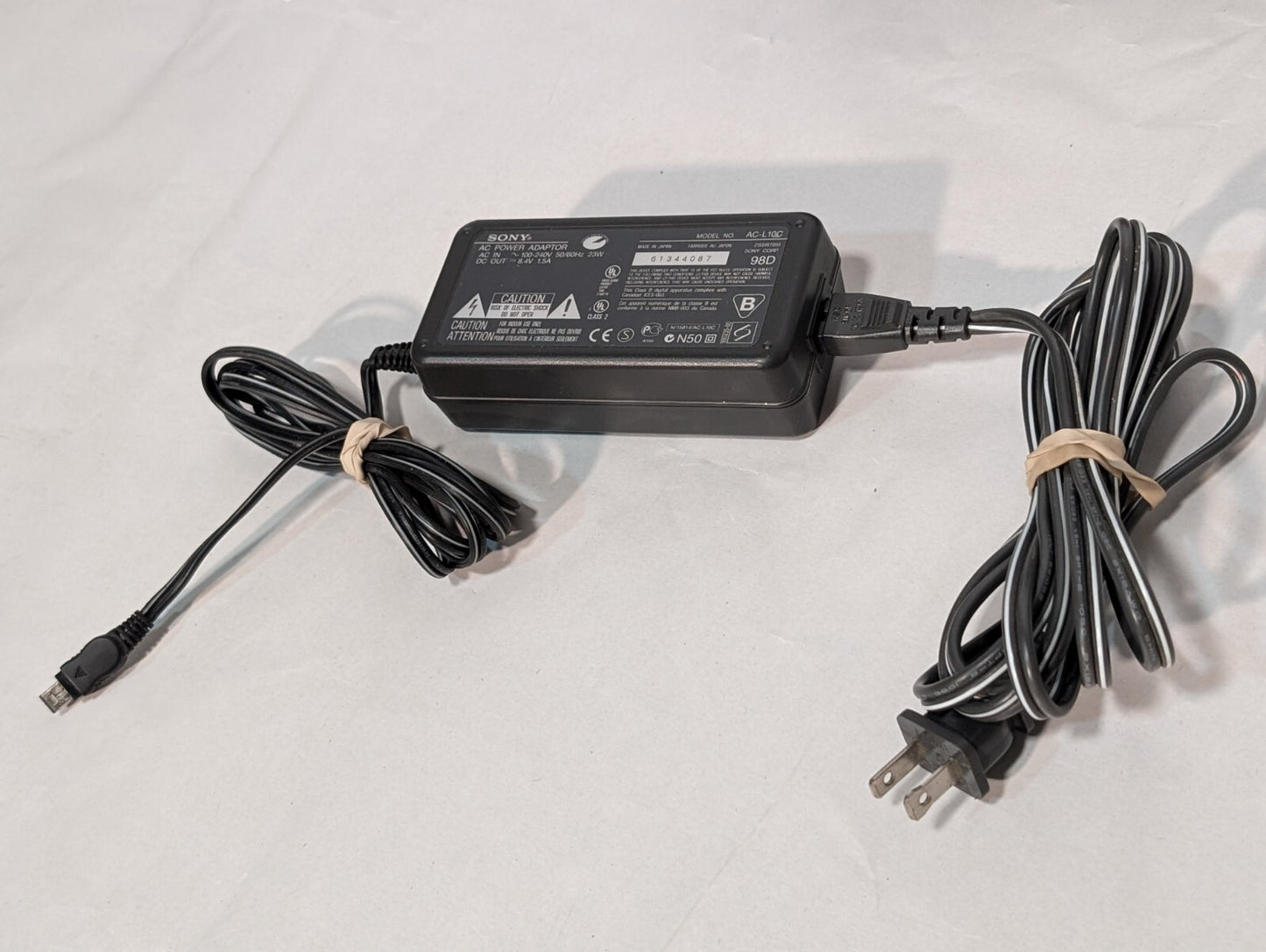 Sony CCD-TR67 Video8 Handycam 8mm Analog Camcorder With Battery + Power Adapter