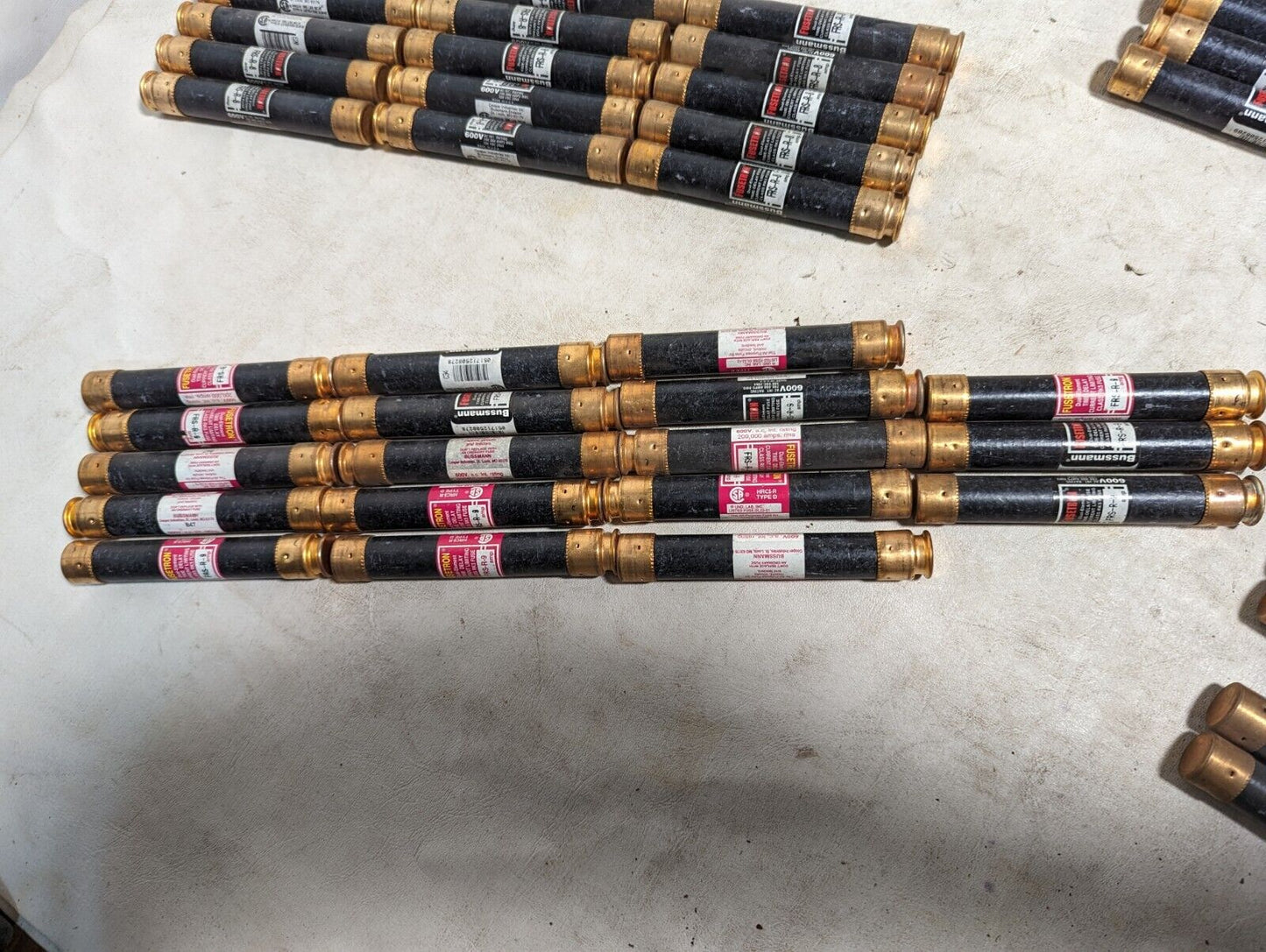 Large lot of 100 FRS-R fuses, 18xFRS-R-9, 15xFRS-R-8, 7xFRS-R-6-1/4, 1xFRS-R-6,