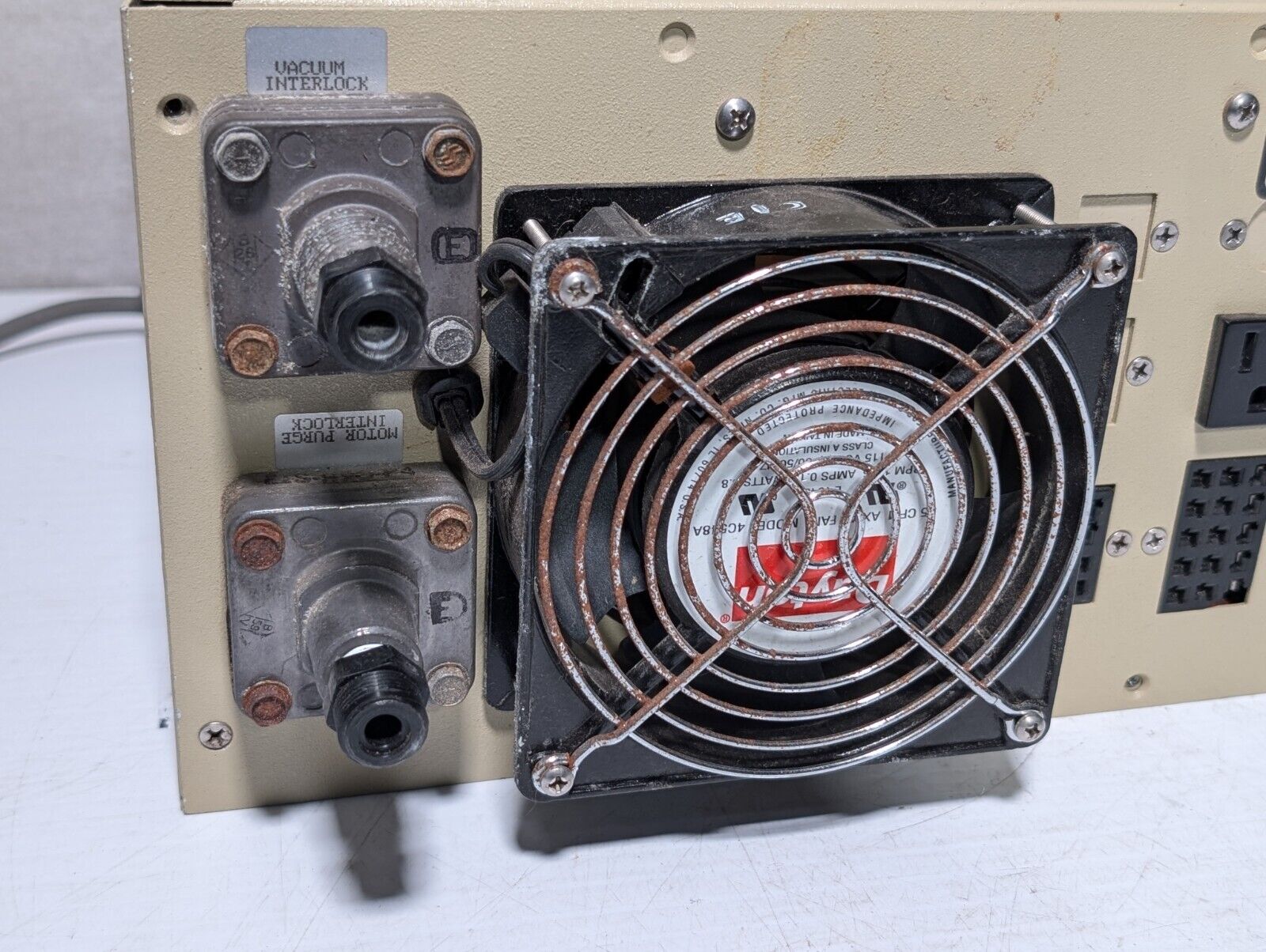 Solitec 9590988 Wafter Processing Module, 5A, 115VAC, missing two button covers