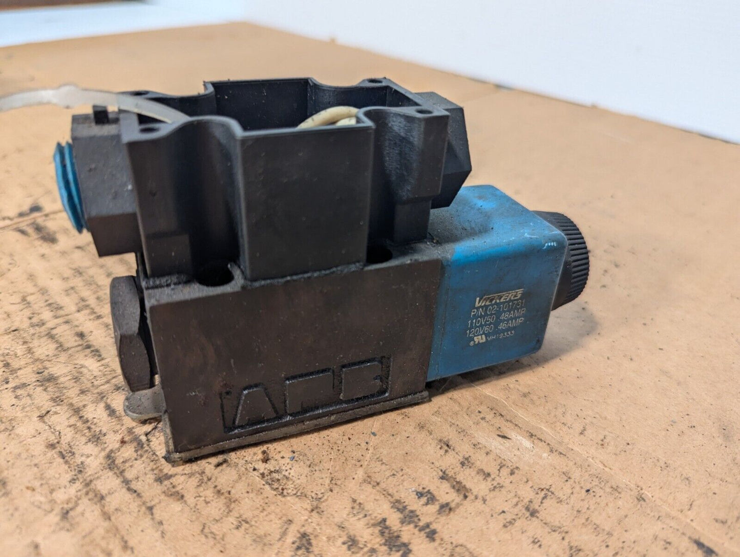 VICKERS PILOT VALVE, 02-101731 - Free Shipping