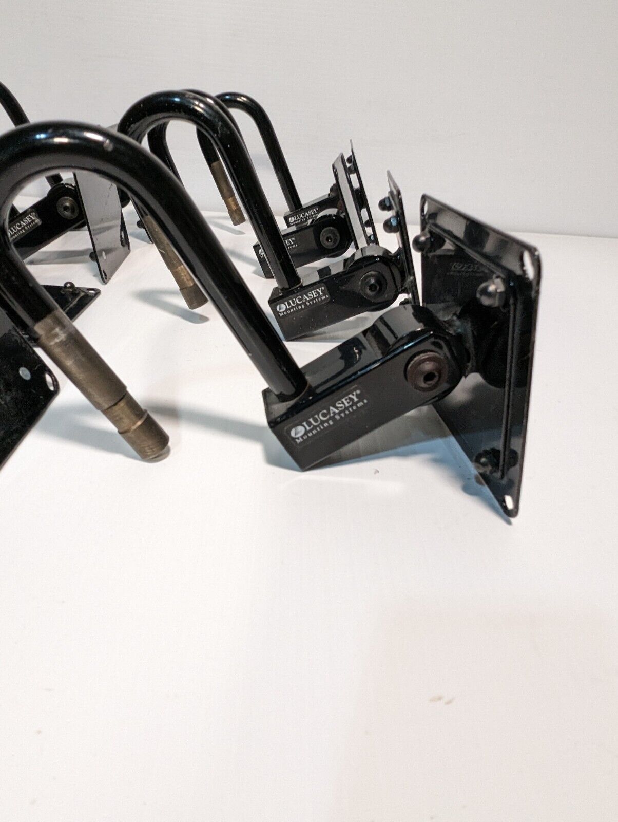 Lucasey LCIL200 hook mount for up to 32" flat panel screens - Free Shipping