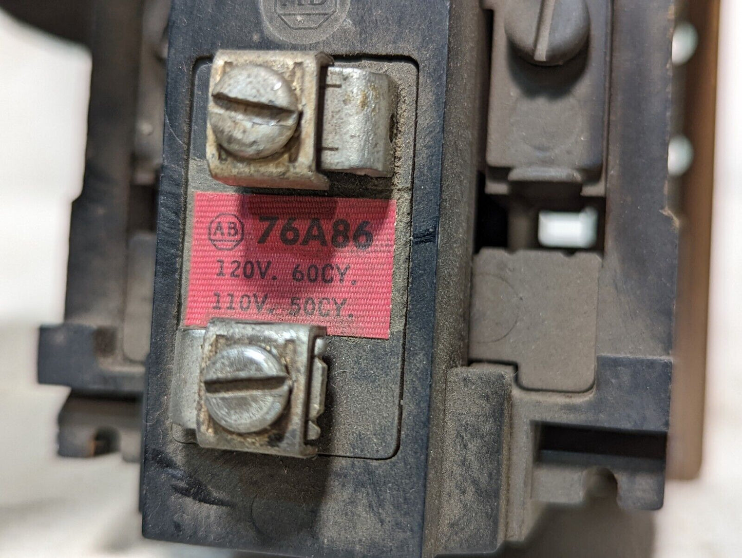 Allen Bradley 700-BR400A1 AC relay, 600VAC, 10A max, 76A86 110/120V coil