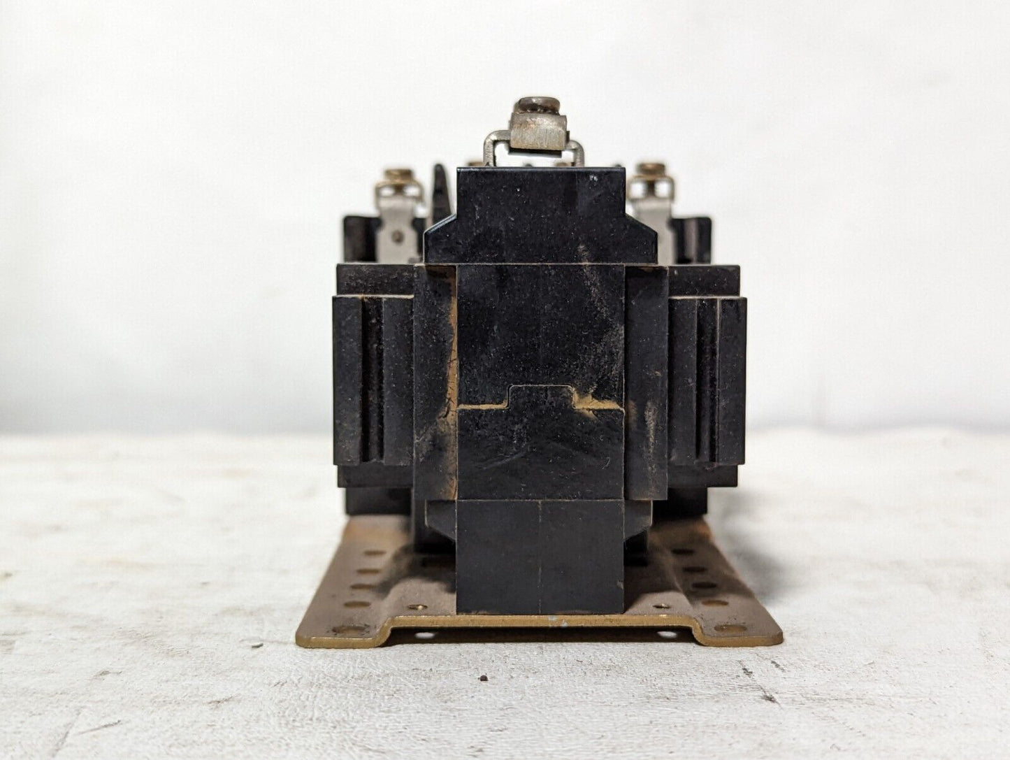 Allen Bradley 700-BR400A1 AC relay, 600VAC, 10A max, 76A86 110/120V coil