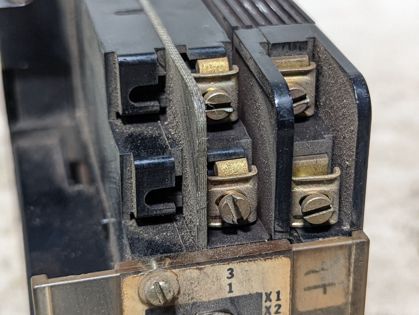 Square D 8932 AT-1 solid state timer, input 102-132, solid state output 120VAC