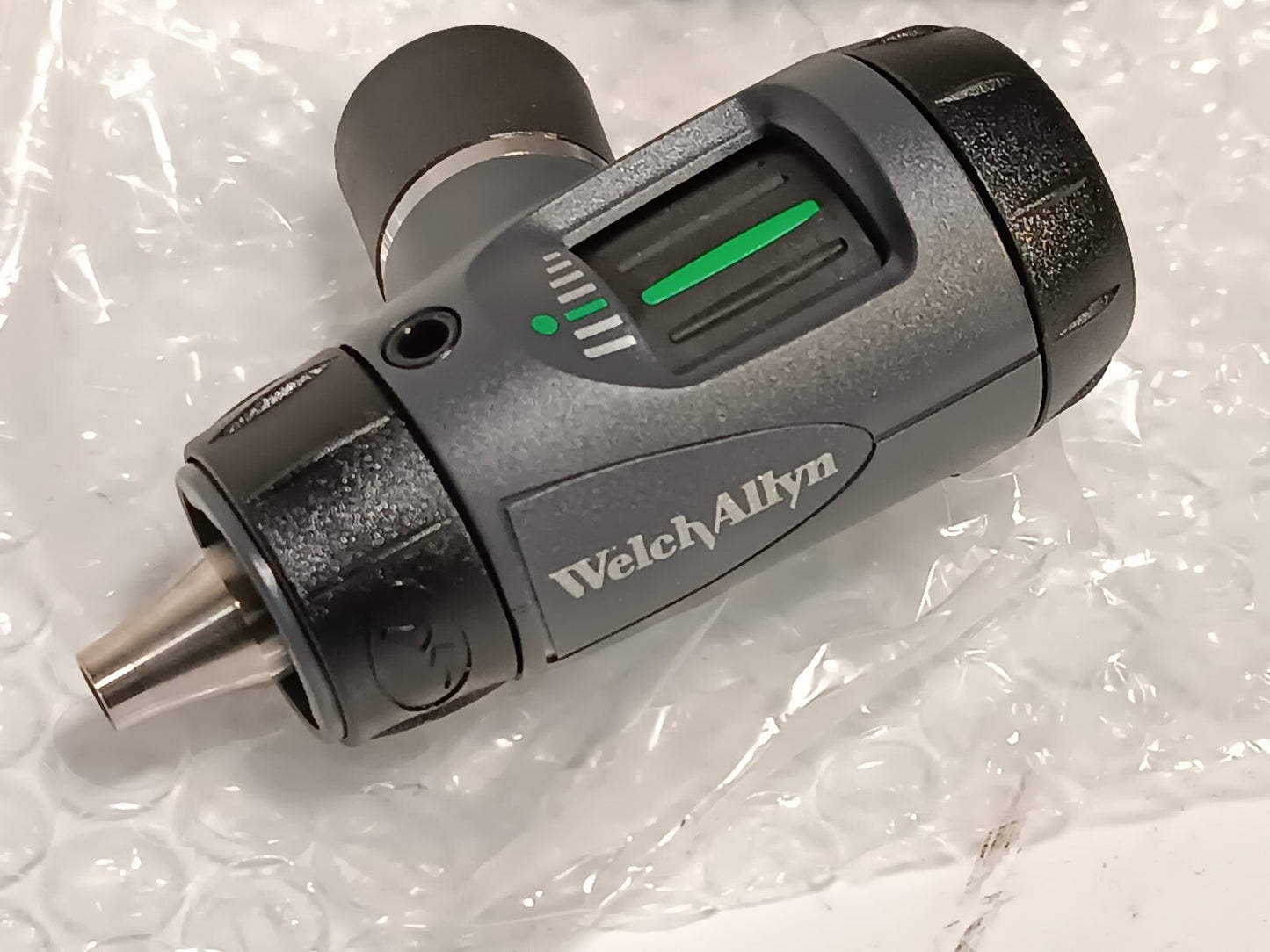 Welch Allyn 23820 MacroView Plus Otoscope takes 3.5V Halogen, 901021