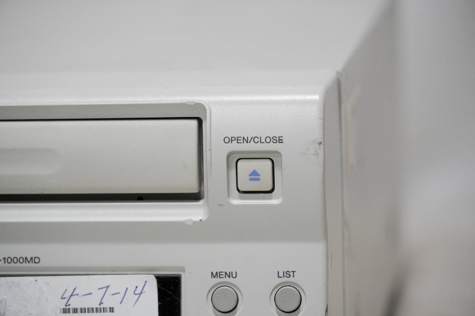 Sony DVO-1000MD DVD recorder Model No 15, 100-240VAC, 50/60Hz, 0.4-0.2A