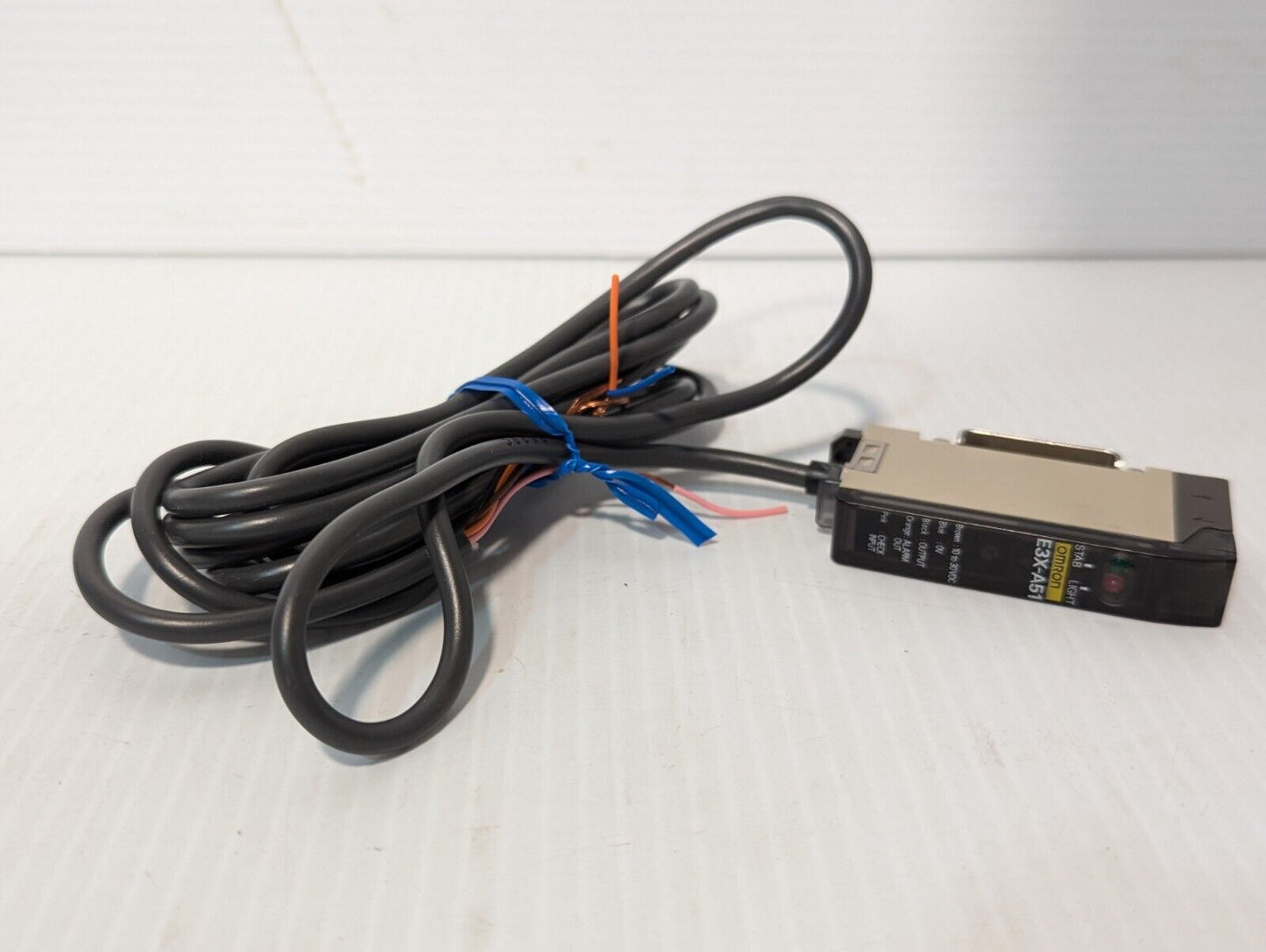 (Read) OMRON E3X-A51 PHOTOELECTRIC SENSOR 10-30VDC 2mm NIB-Free Shipping+Returns