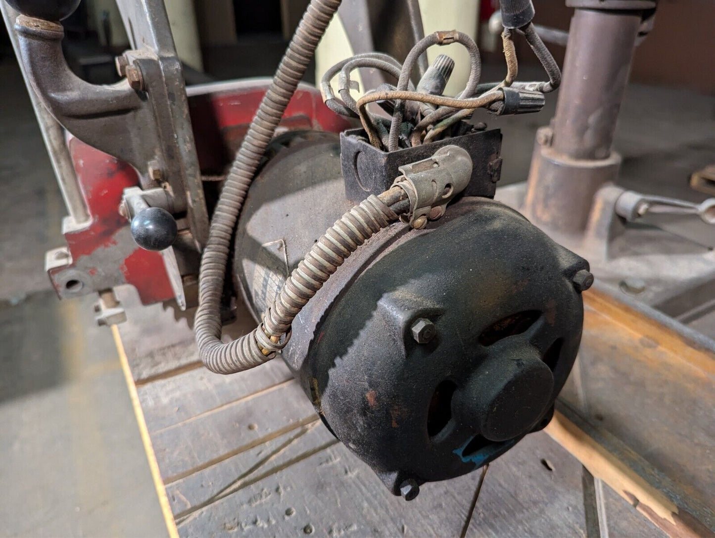 Walker-Turner Radial Arm Saw RA551 Centro Pivot Vintage Manufacturing Equipment