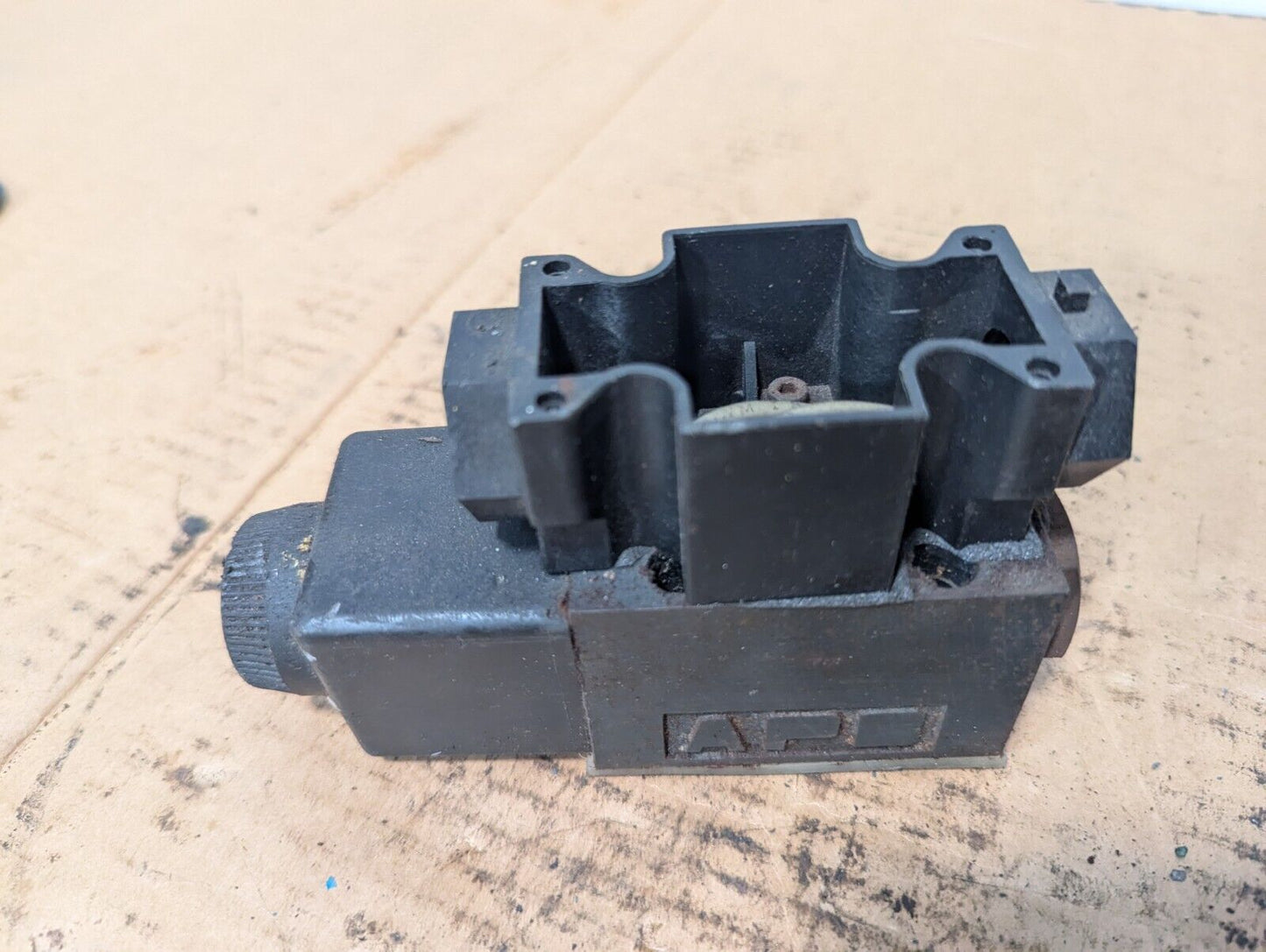 VICKERS PILOT VALVE, 02-101731 - Free Shipping