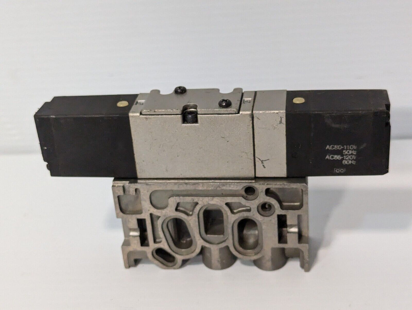 SMC NVSP4216-0009D Air Valve with Manifold, 110v @ 50Hz / 120v @ 60Hz -Free Ship