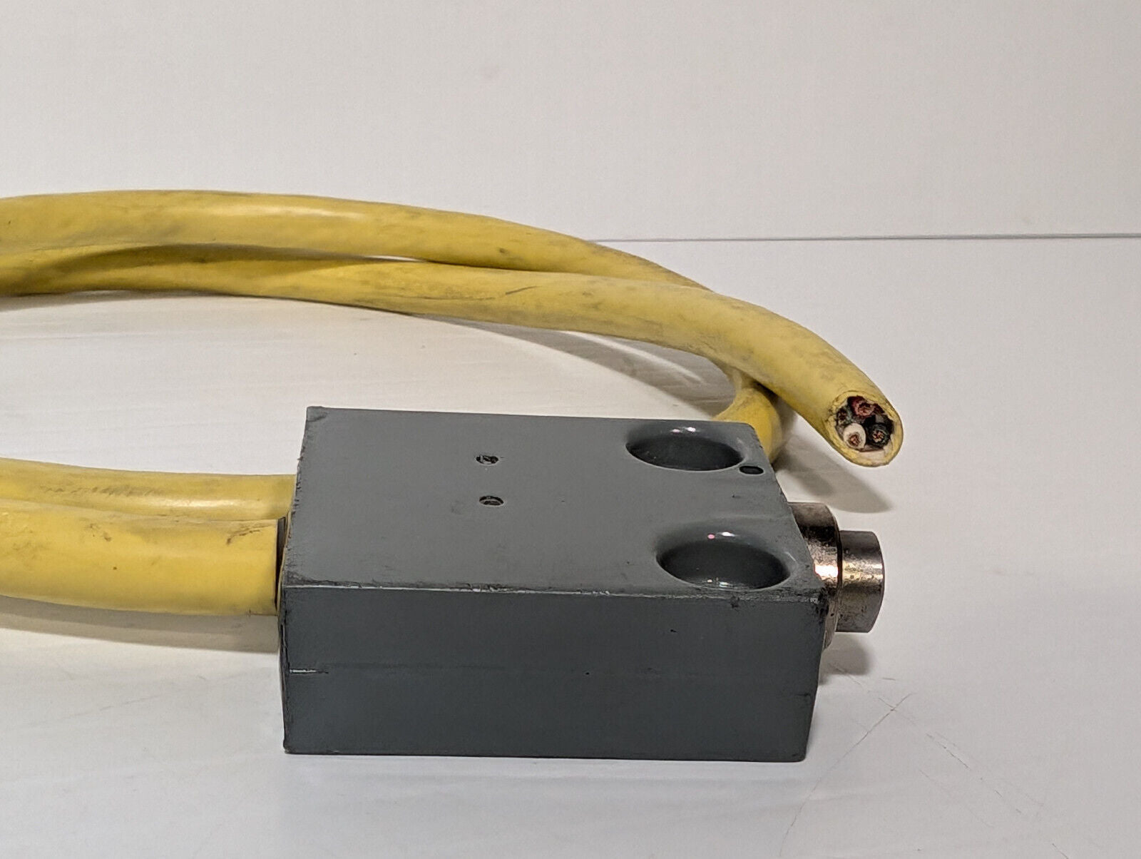 Square D MS01S0300 Enclosed Push Button Limit Switch, Sensor, Automation, 10A