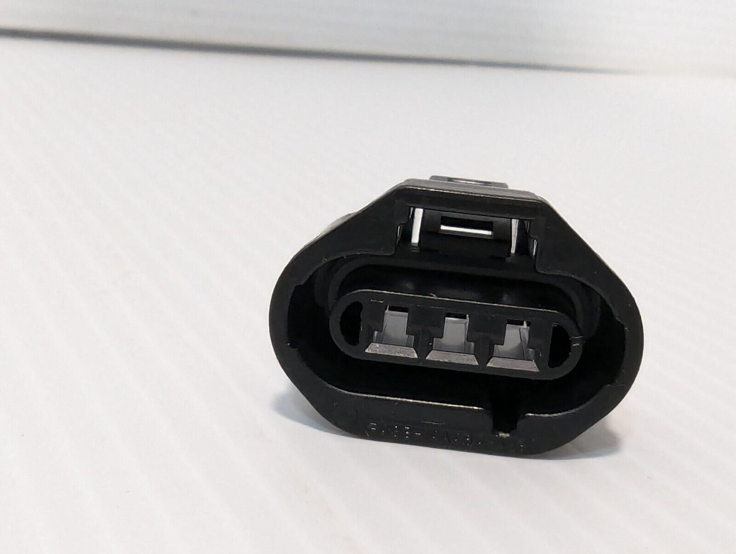 (Pack of 100) Yazaki 72B3-1884-30 DMS 2.8 mm, 3 way Female Connector - Free Ship