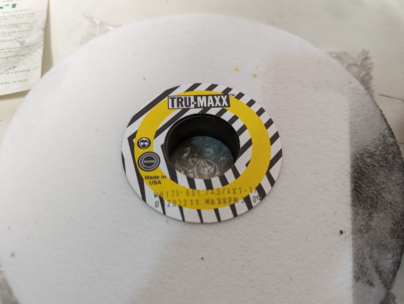 Tru-Maxx 06293211 Surface Grinding Wheel: 7″ Dia, 3/4″ Thick, 1-1/4″ Hole, 60 Gr
