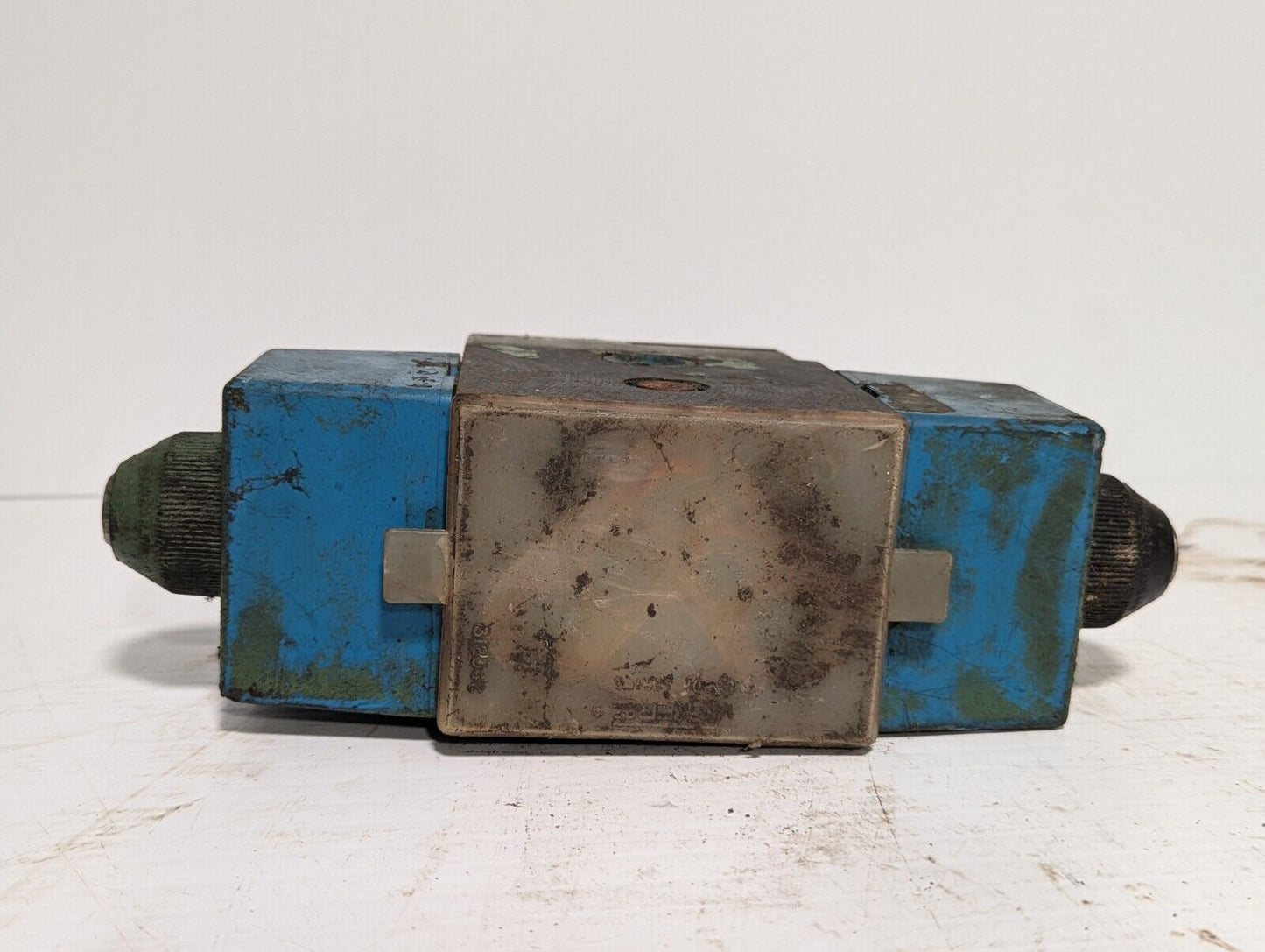 Vickers DG4S4L-012C-B-60 Directional Solenoid Pilot Valve 95 LPM 35W