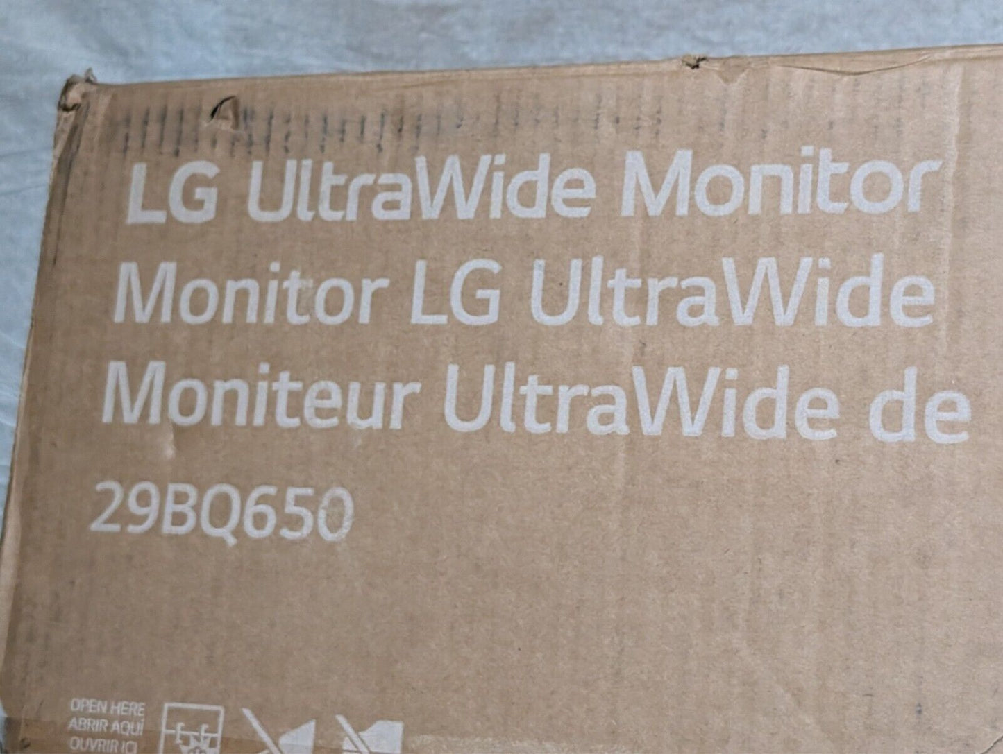 (Scratched) LG 29" UltraWide Full HD LED-LCD Monitor 29BQ650-W W/ Accessories
