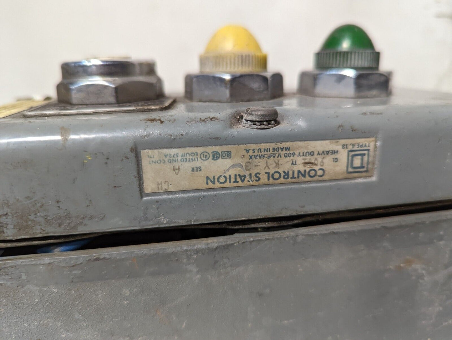 Square D 9001KY3 control station, 3 pushbutton enclosure, with 2 indicator light
