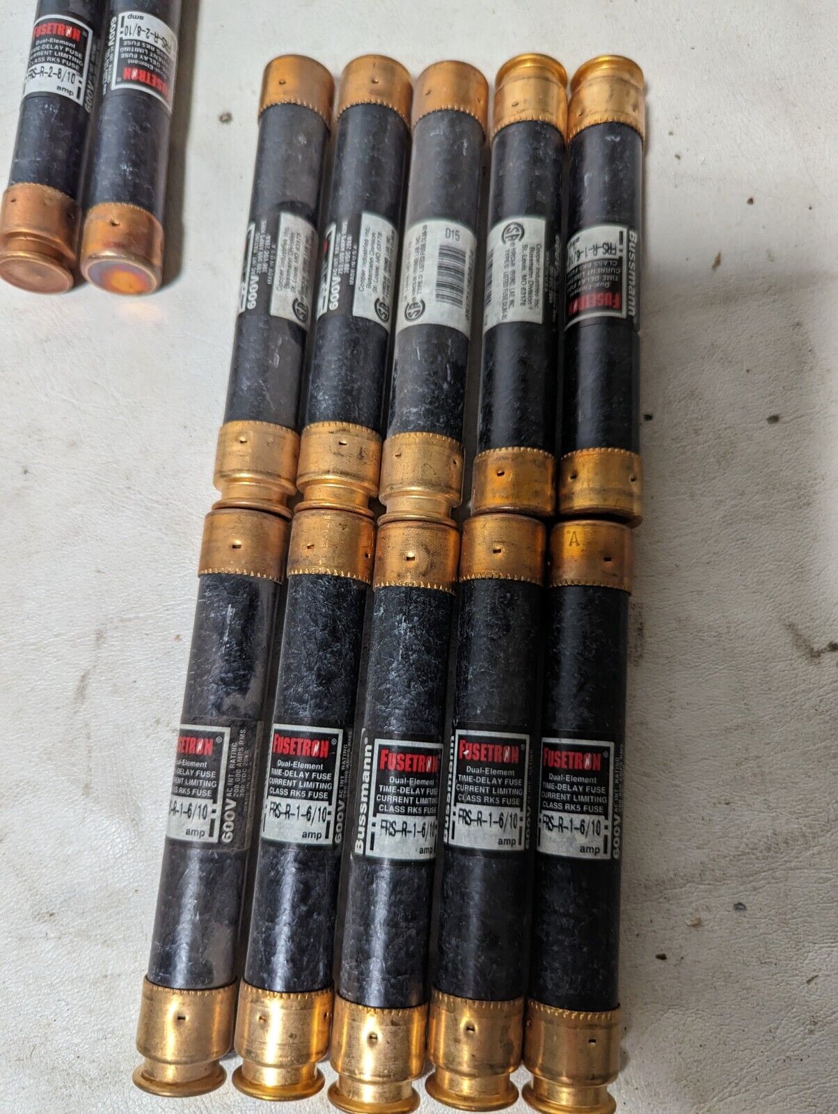 Large lot of 100 FRS-R fuses, 18xFRS-R-9, 15xFRS-R-8, 7xFRS-R-6-1/4, 1xFRS-R-6,