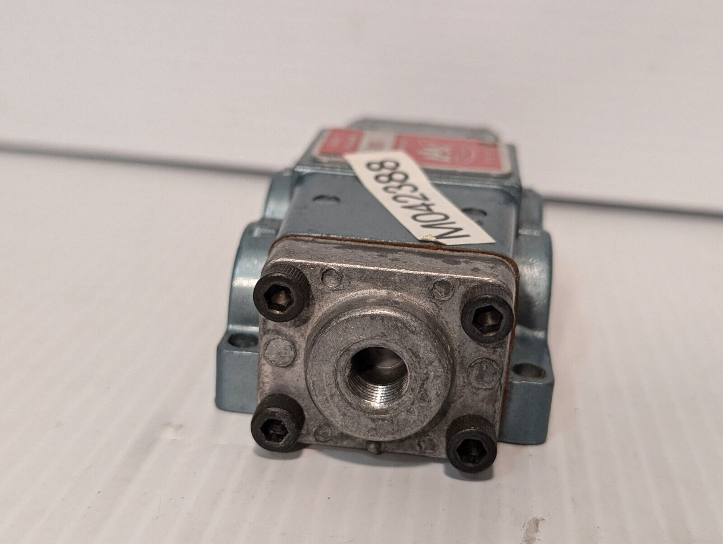 AAA Products RO3 Air or Gas Operated Valve, 3/8" NPTF, Spring Return, 250psi Max