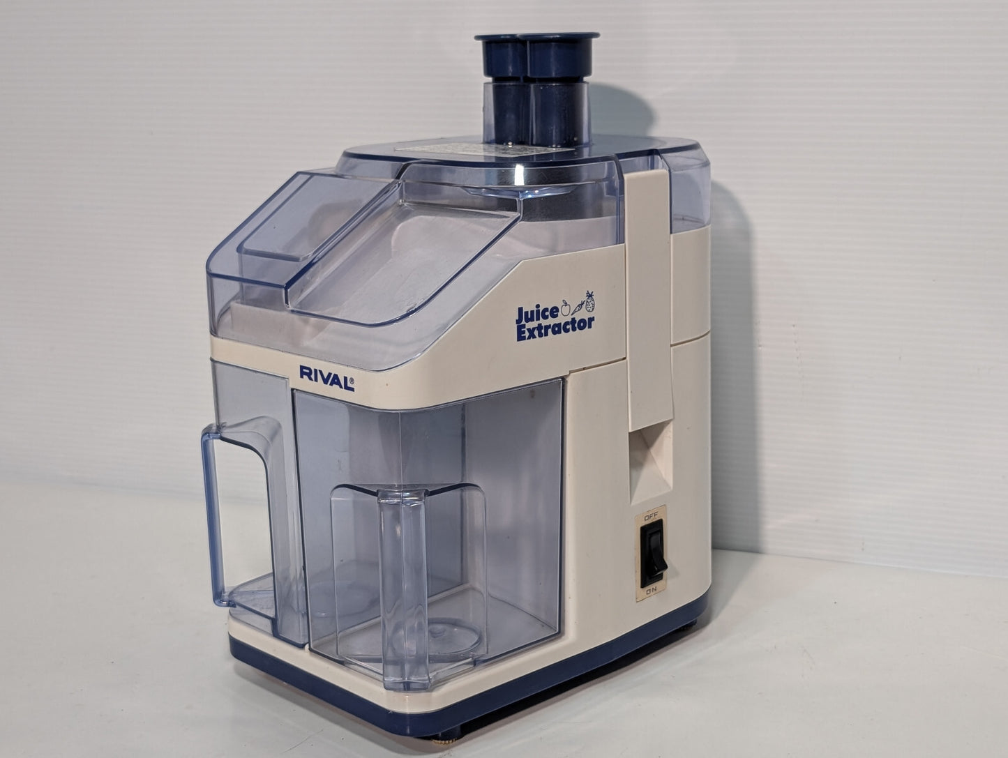 Vintage Rival Juice Extractor 965 Juicer Healthy Drinks, 300W Motor, (2) 24oz