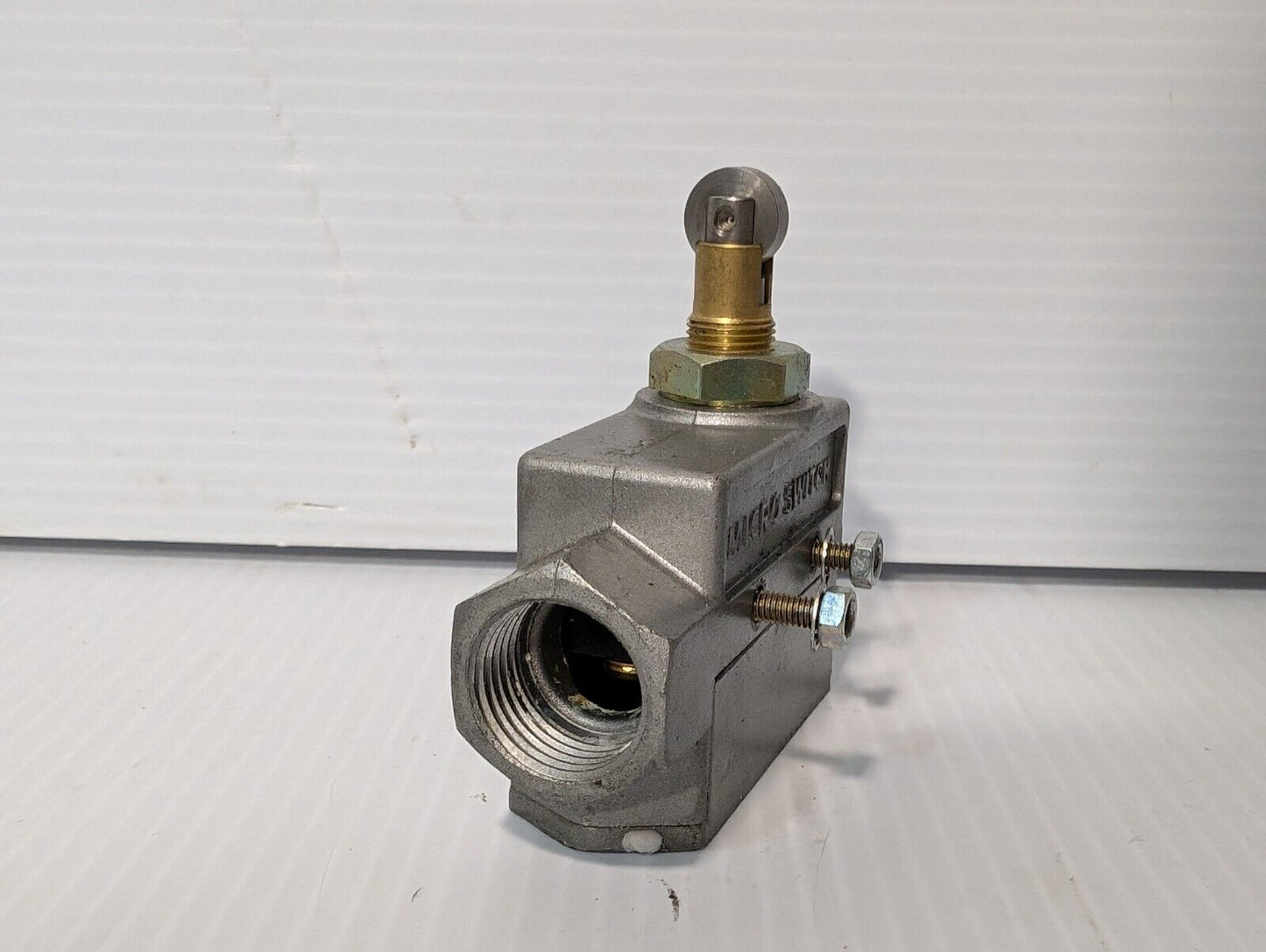 Yamatake Honeywell BZE6-2RQ81-J Micro Switch/Limit Switch - Free Shipping