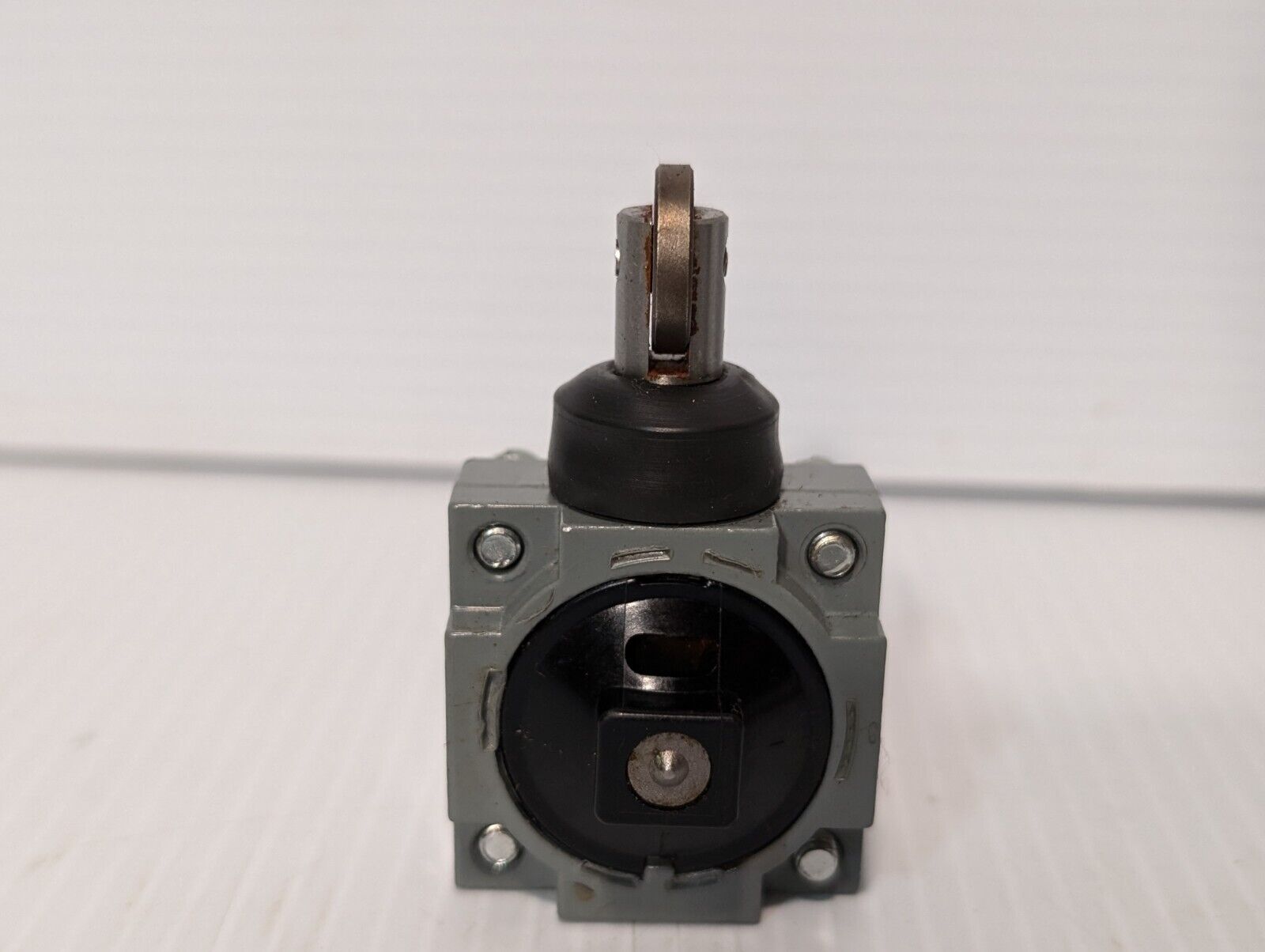 Square D Operating Head, Type: F, 9007 Ser. A, Pretravel: 08