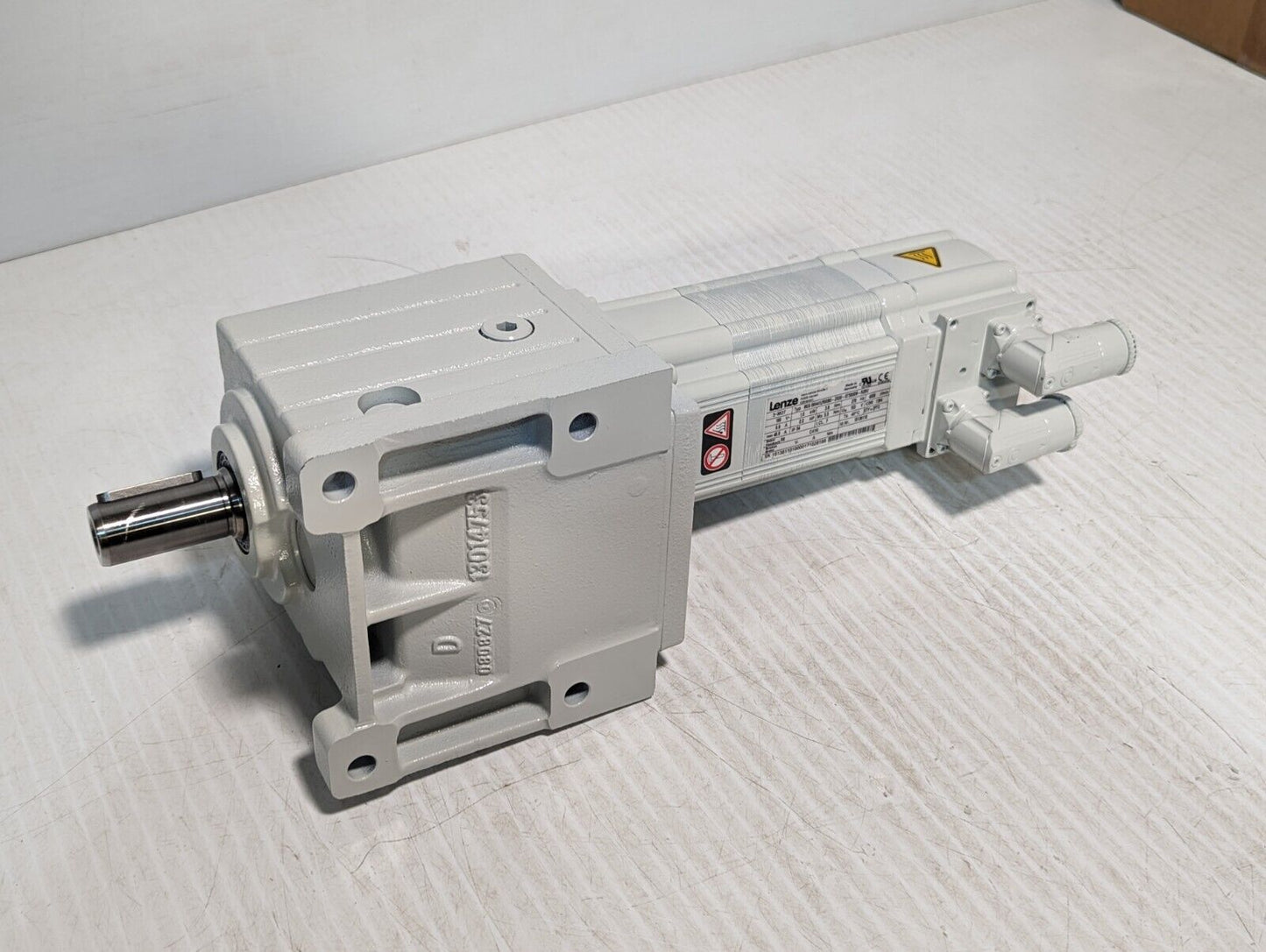 Lenze MCS 09H41LRS0B0-Z0D0-ST5S00N-R2SU Servo Motor - Free Shipping