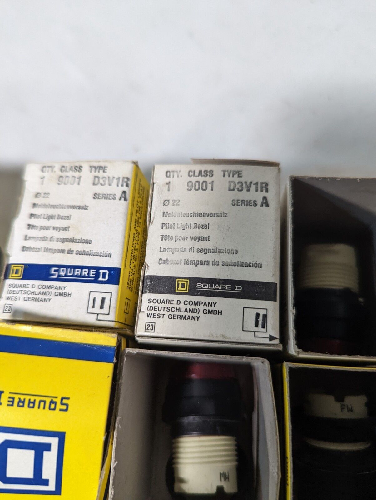 Lot of 26 Square D 9001 D3V1Y, D3V1R, D3V1G pilot light bezels: 15 R, 4 Y, 4 G+