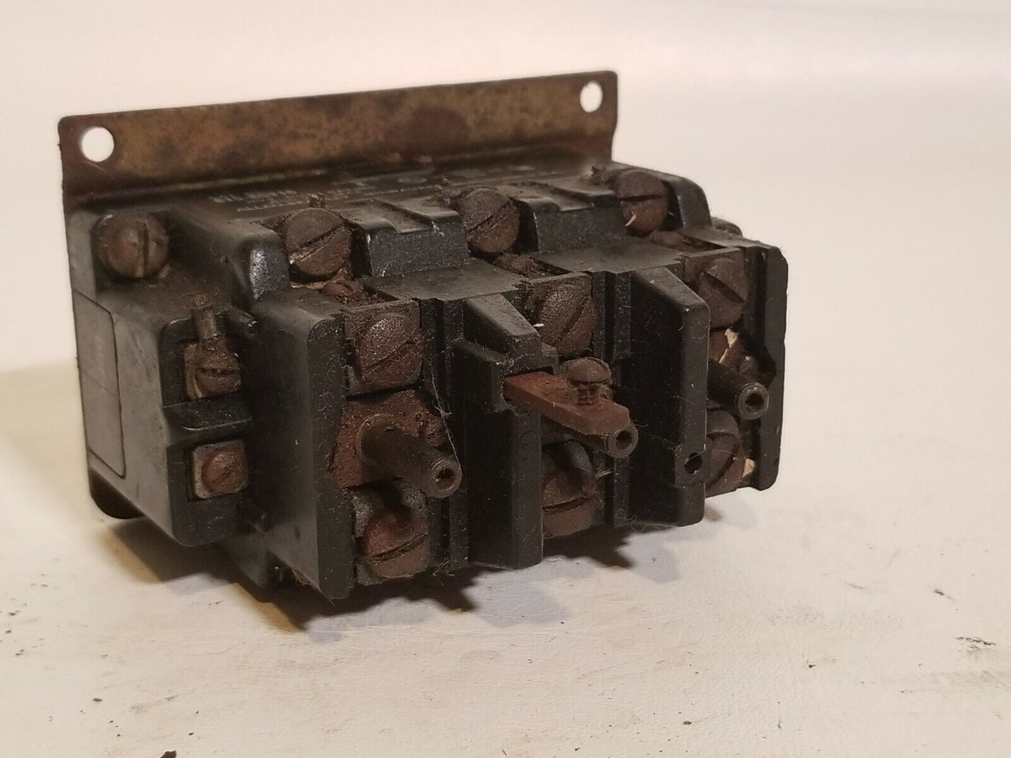 Allen Bradley 815-BOV16 K Relay 600VAC - Free Shipping