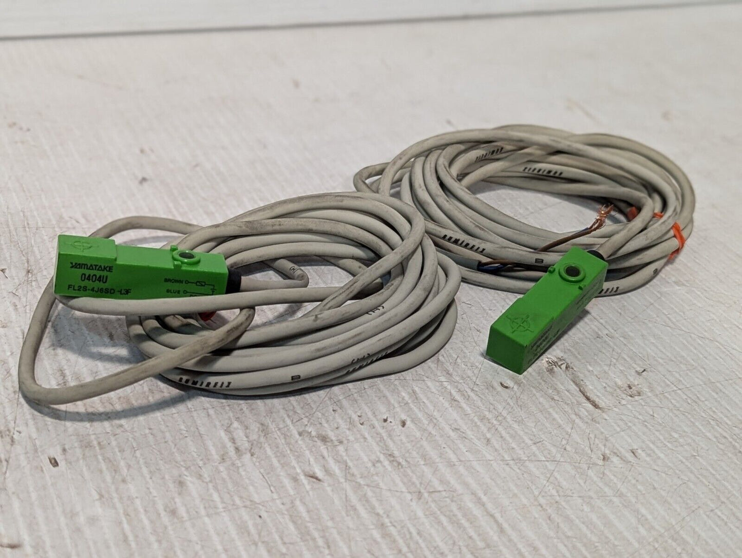 Yamatake FL2S-4J6SD-L3F Proximity Sensor, 3 Meter Cable - Free Shipping