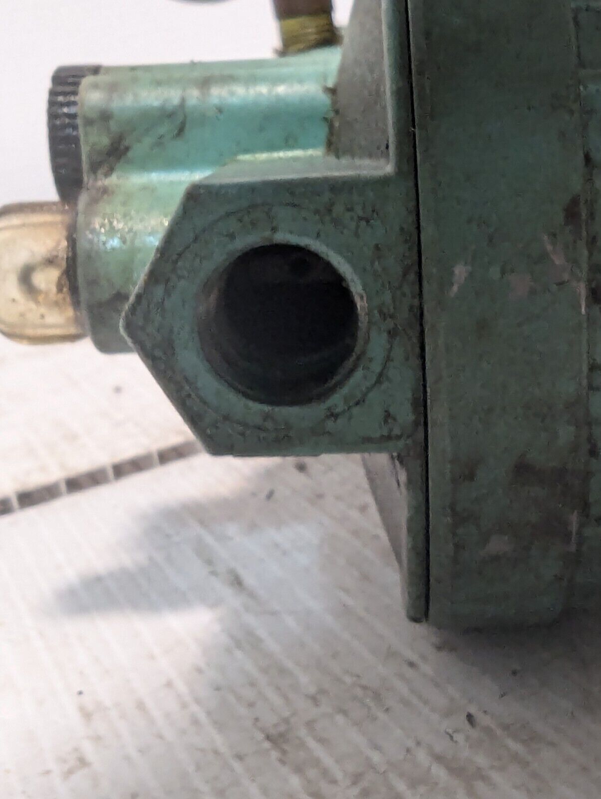 Wilkerson R20-02-000 Regulator w/unidentified Attachment+Returns